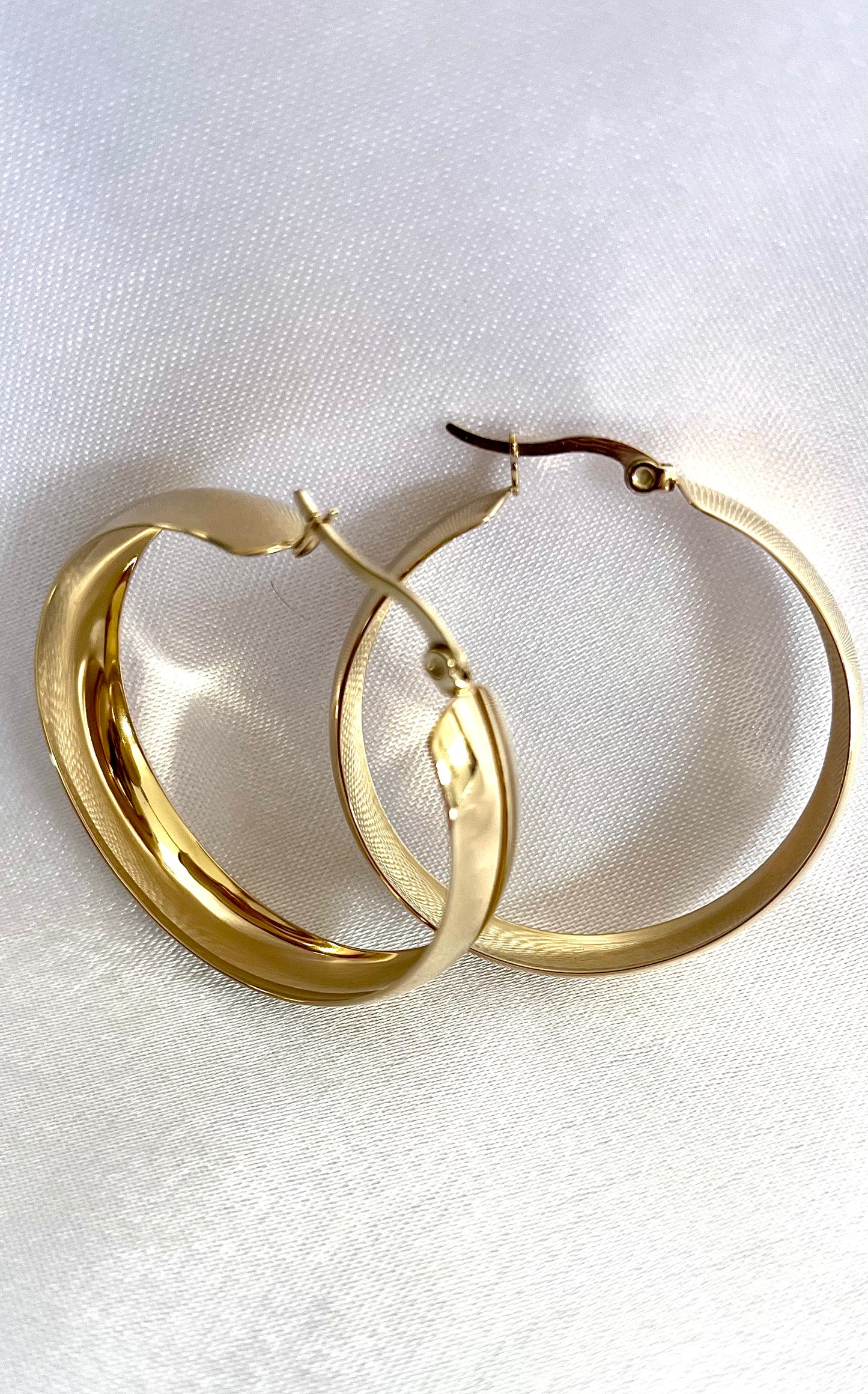 BEA l Boucles d'oreilles créoles dorées