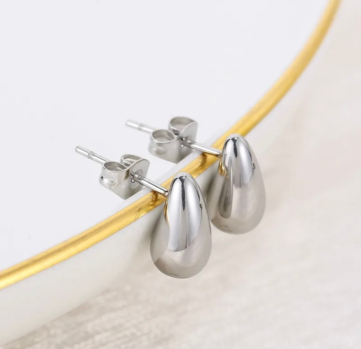 CARINE l Boucles d'oreilles petite gouttelette dorées ou argentées