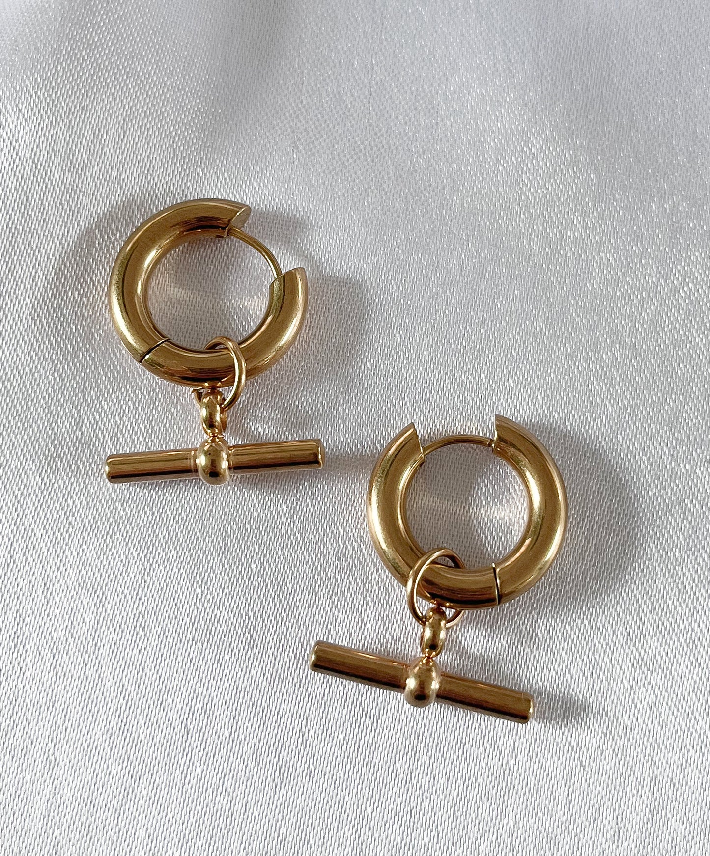 MOERA l Boucles d'oreilles dorées en acier inoxydable