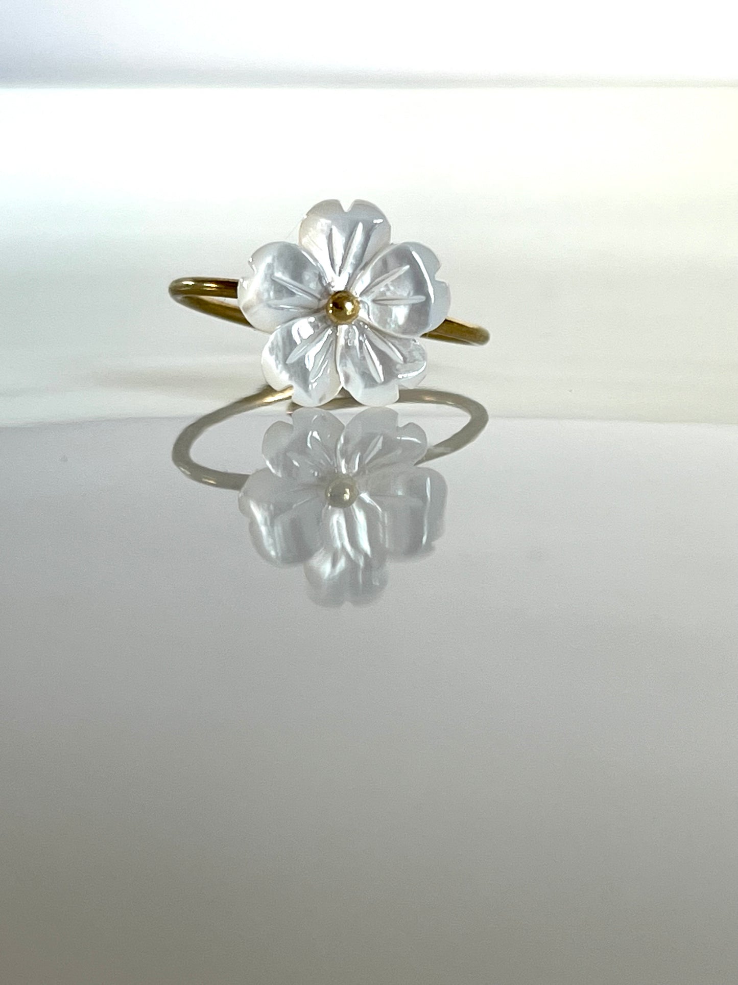 Floana l parure dorée à fleur blanche
