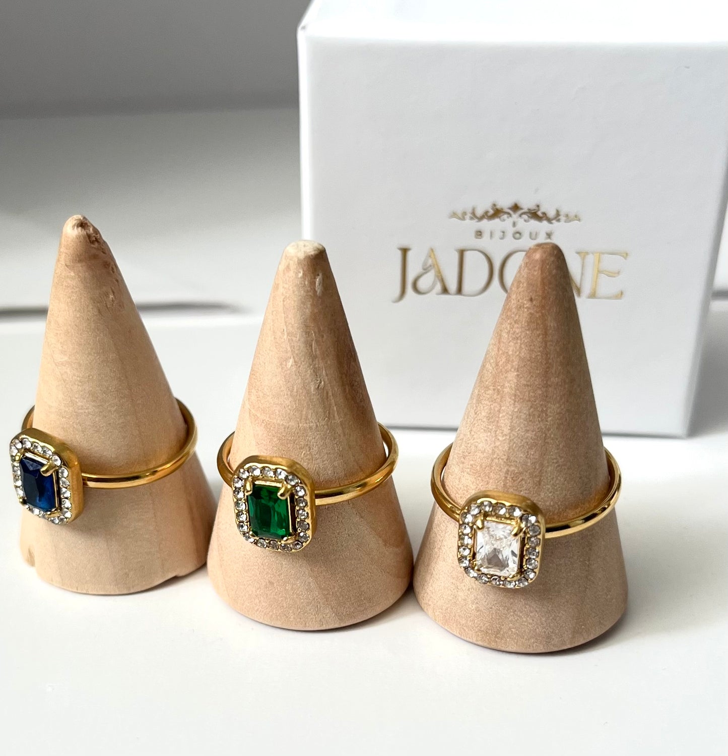 SOANA l Bague ajustable dorée et zircon