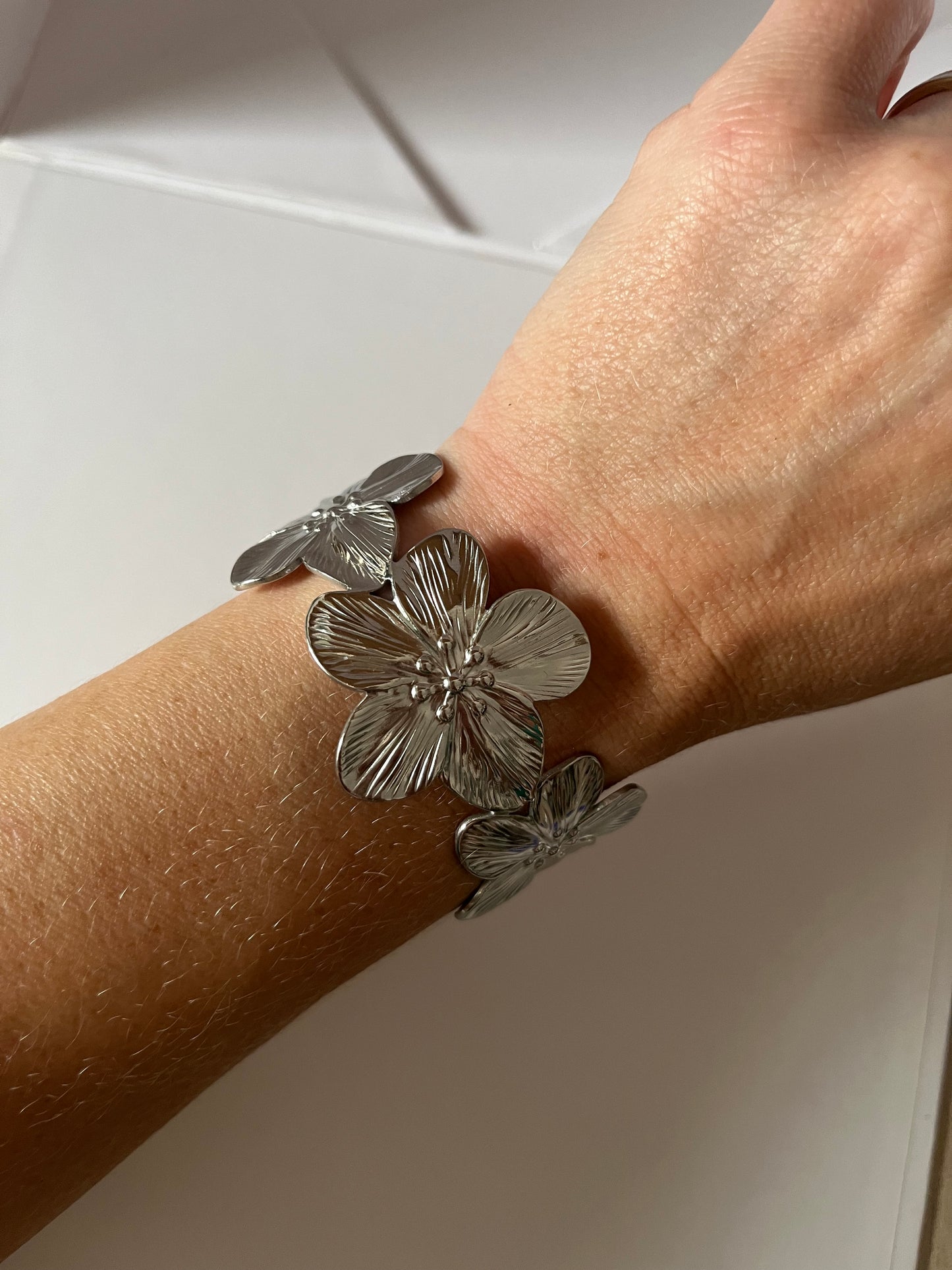 Malona l Bracelet jonc ajustable doré ou argenté