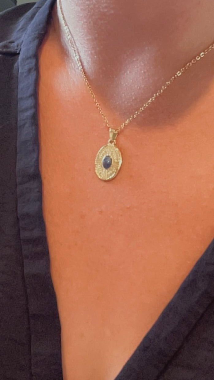 ROKIA l Collier doré et sa pierre naturelle bleu