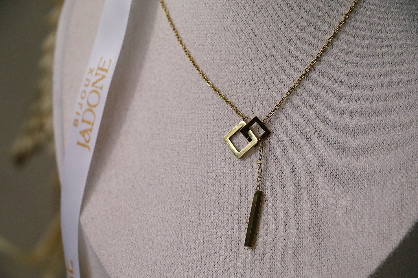CÉLESTE l Collier doré géométrique