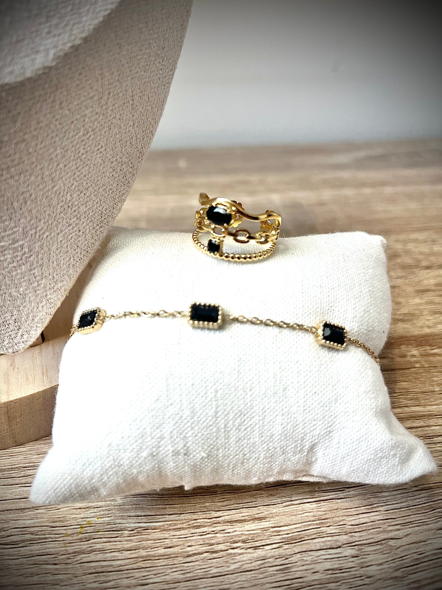 SELEDI l Bracelet doré et noir