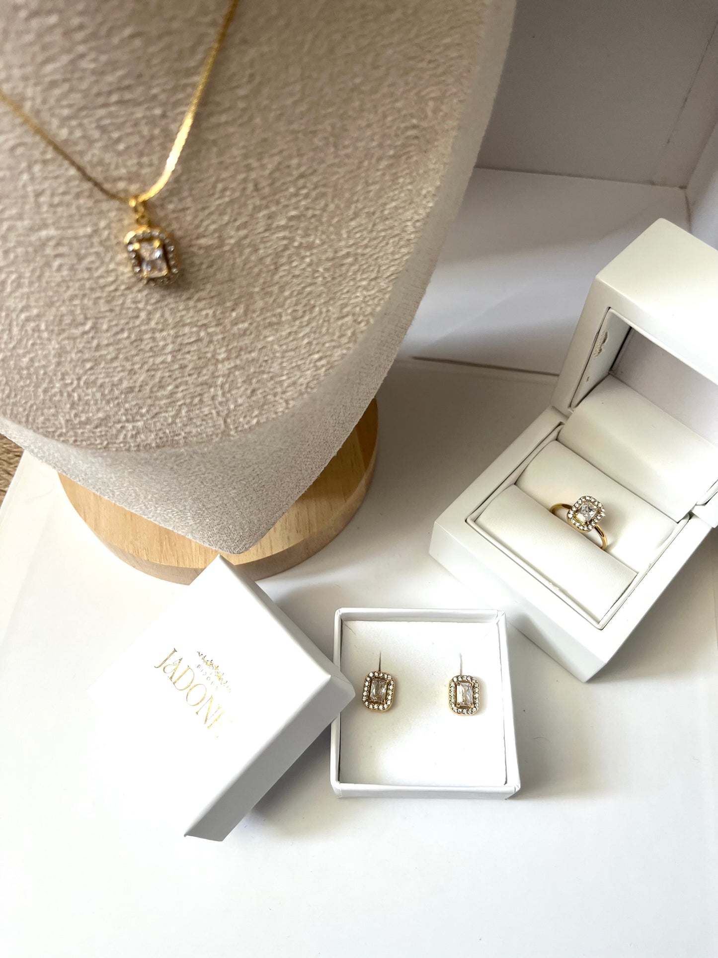 SOANA l Collier doré et zircon