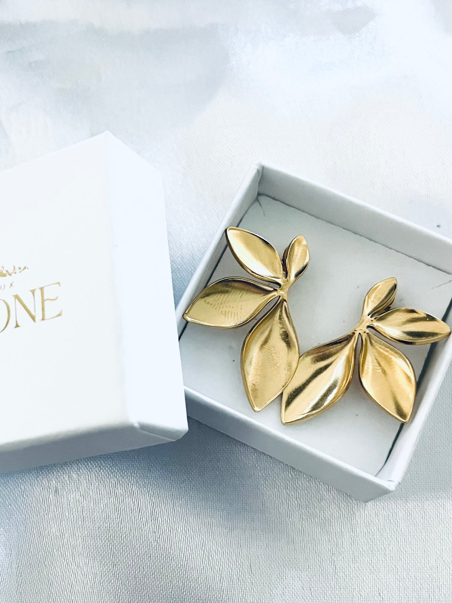 MANON l Boucles d'oreilles fleur dorées