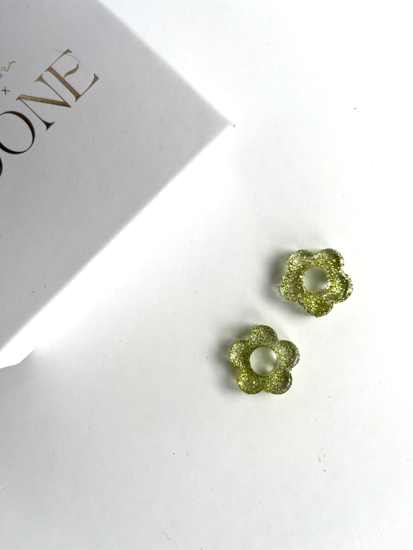 Pampilles l fleur paillettes vertes avec ou sans créole