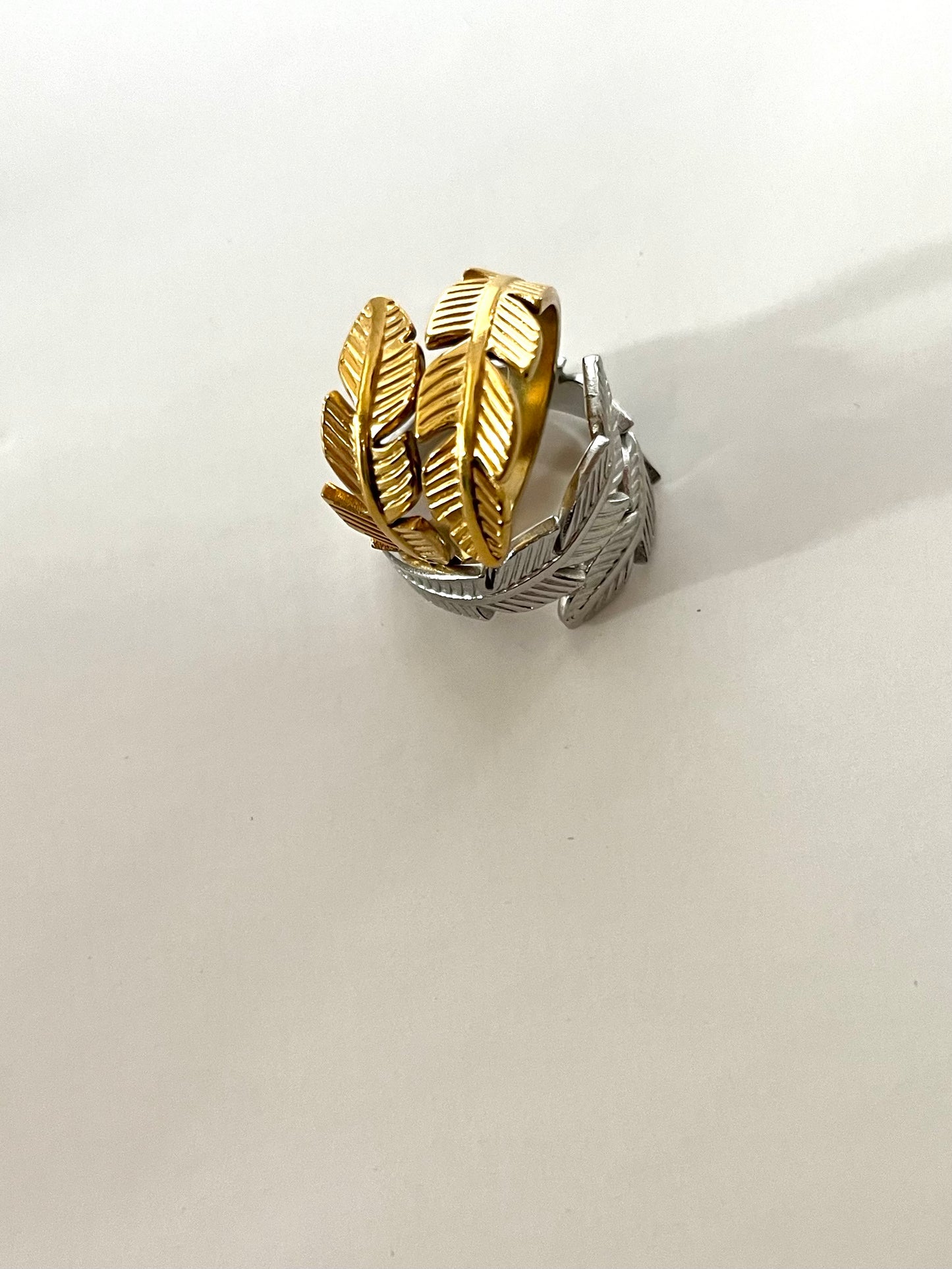 NOUR l Bague feuille ajustable dorée ou argentée