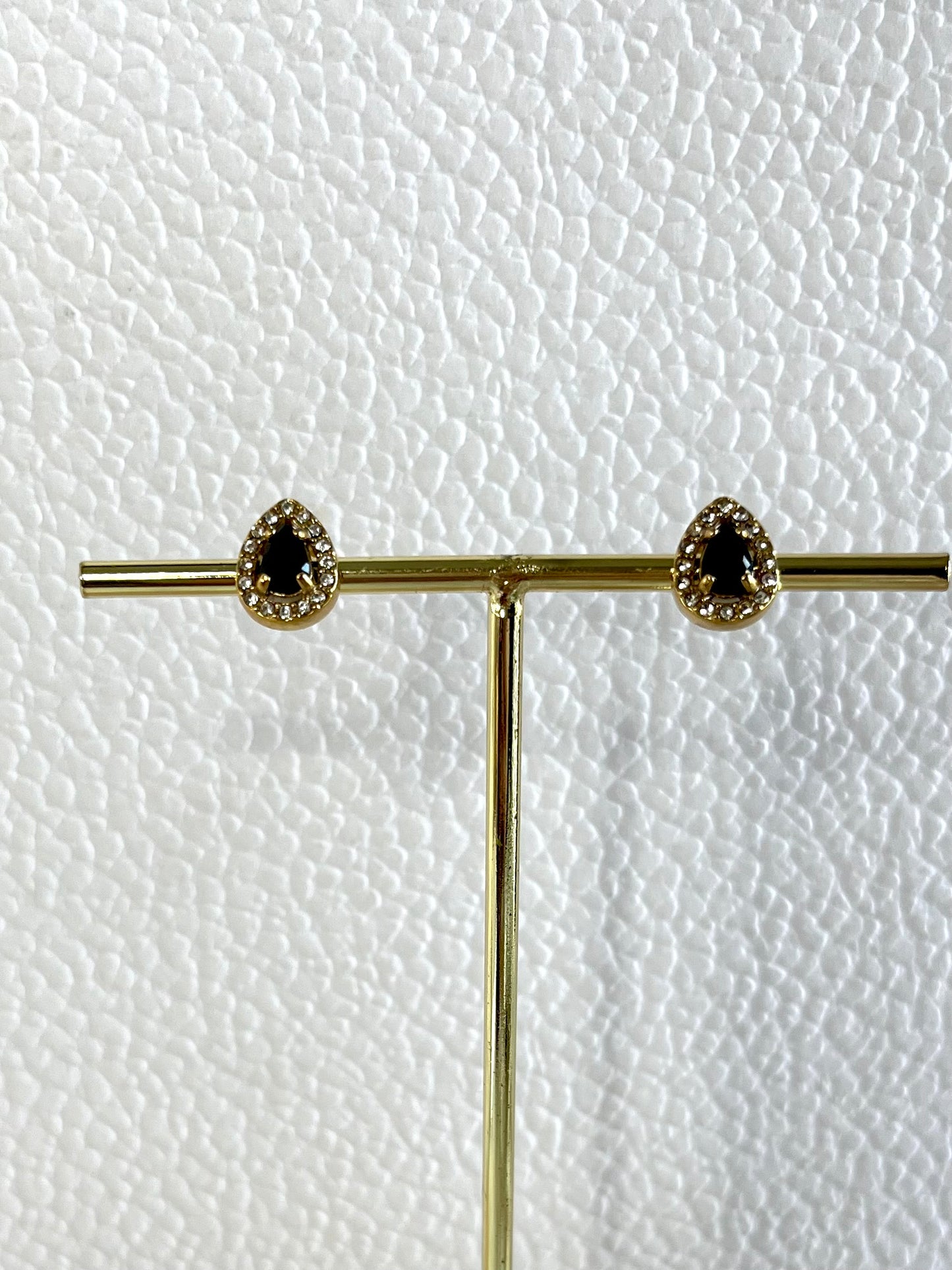 Soraya l boucles d'oreilles dorées et ses pierres verte blanche bleu ou noire