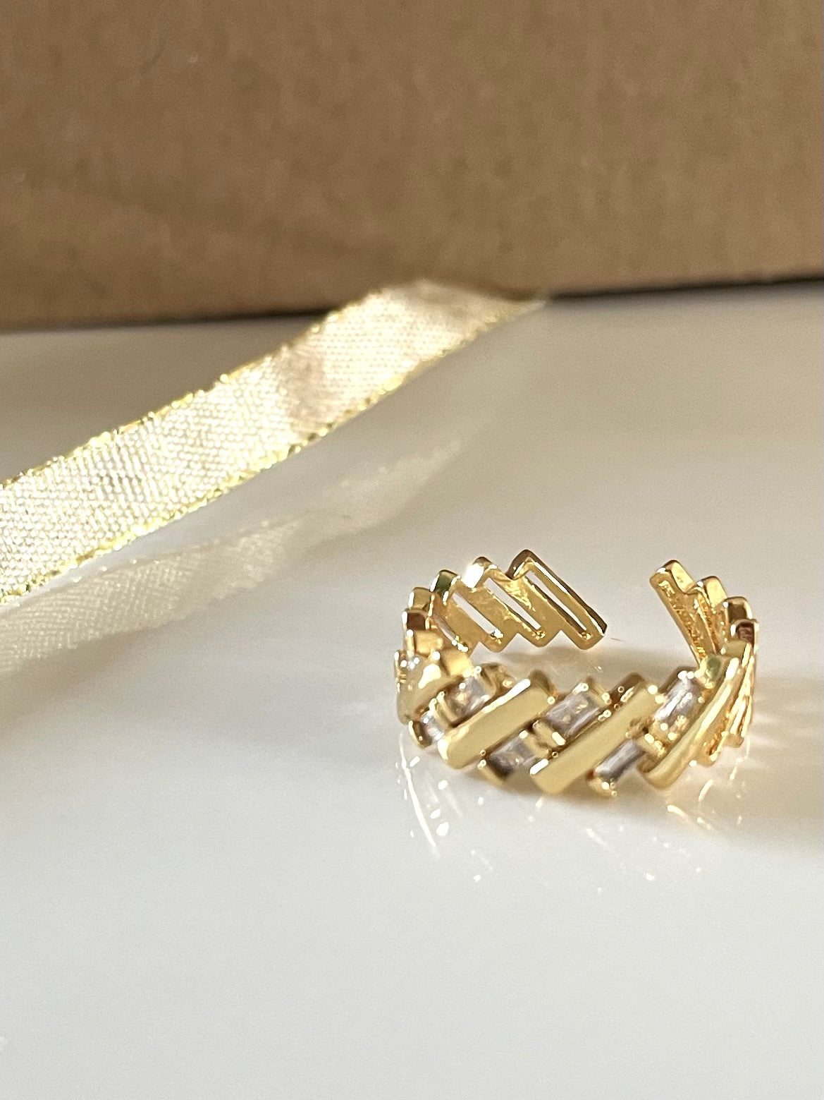Melinda l bague ajustable dorée et zircon blanc