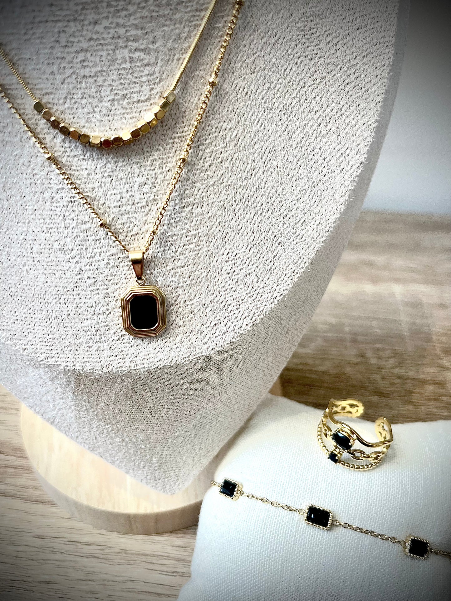SELEDI l Bague dorées et zircon noire