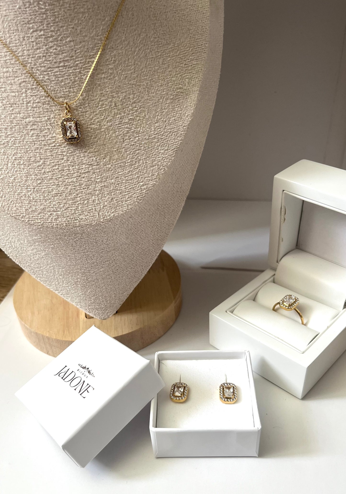 SOANA l Collier doré et zircon