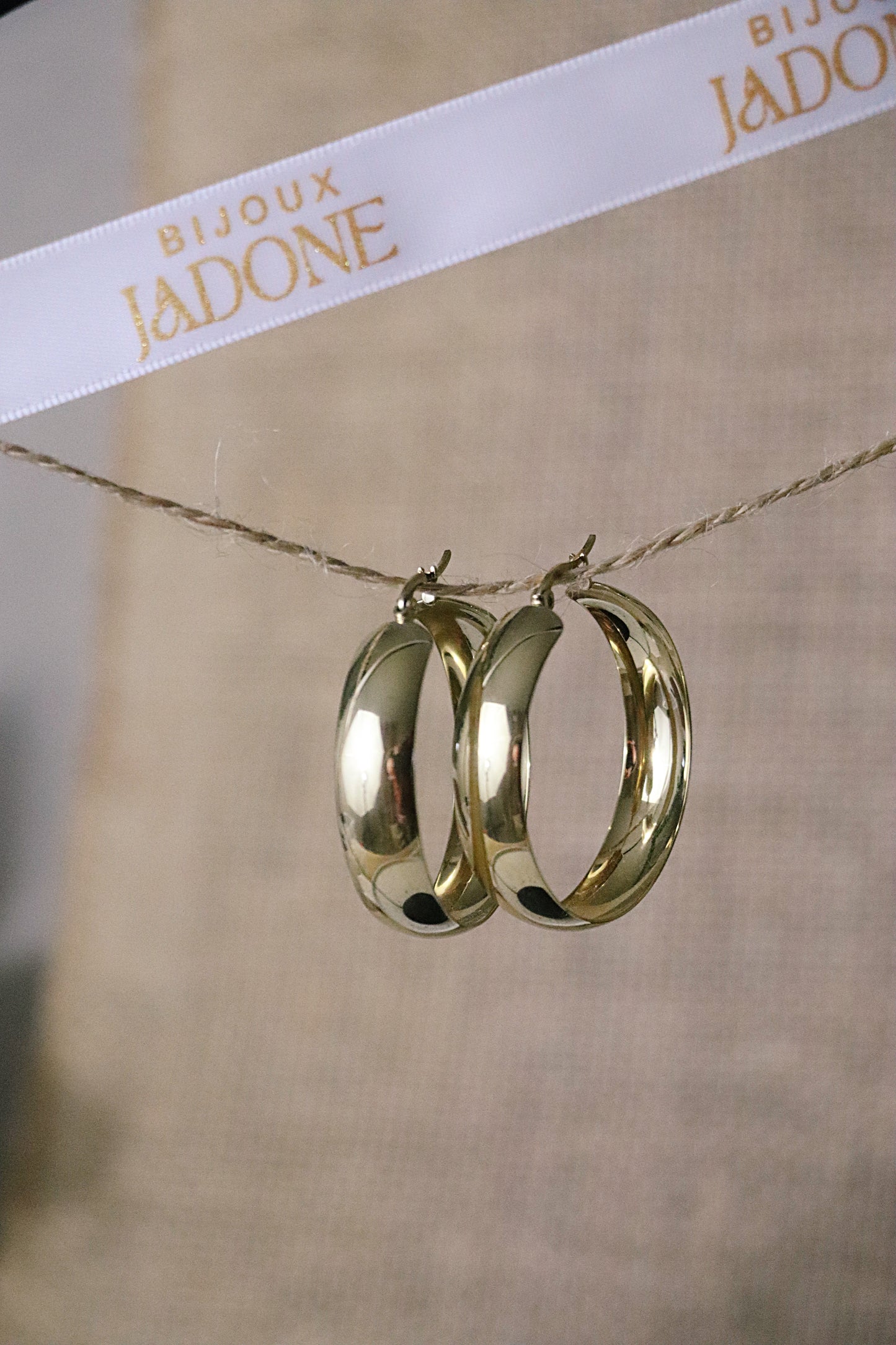 BEA l Boucles d'oreilles créoles dorées