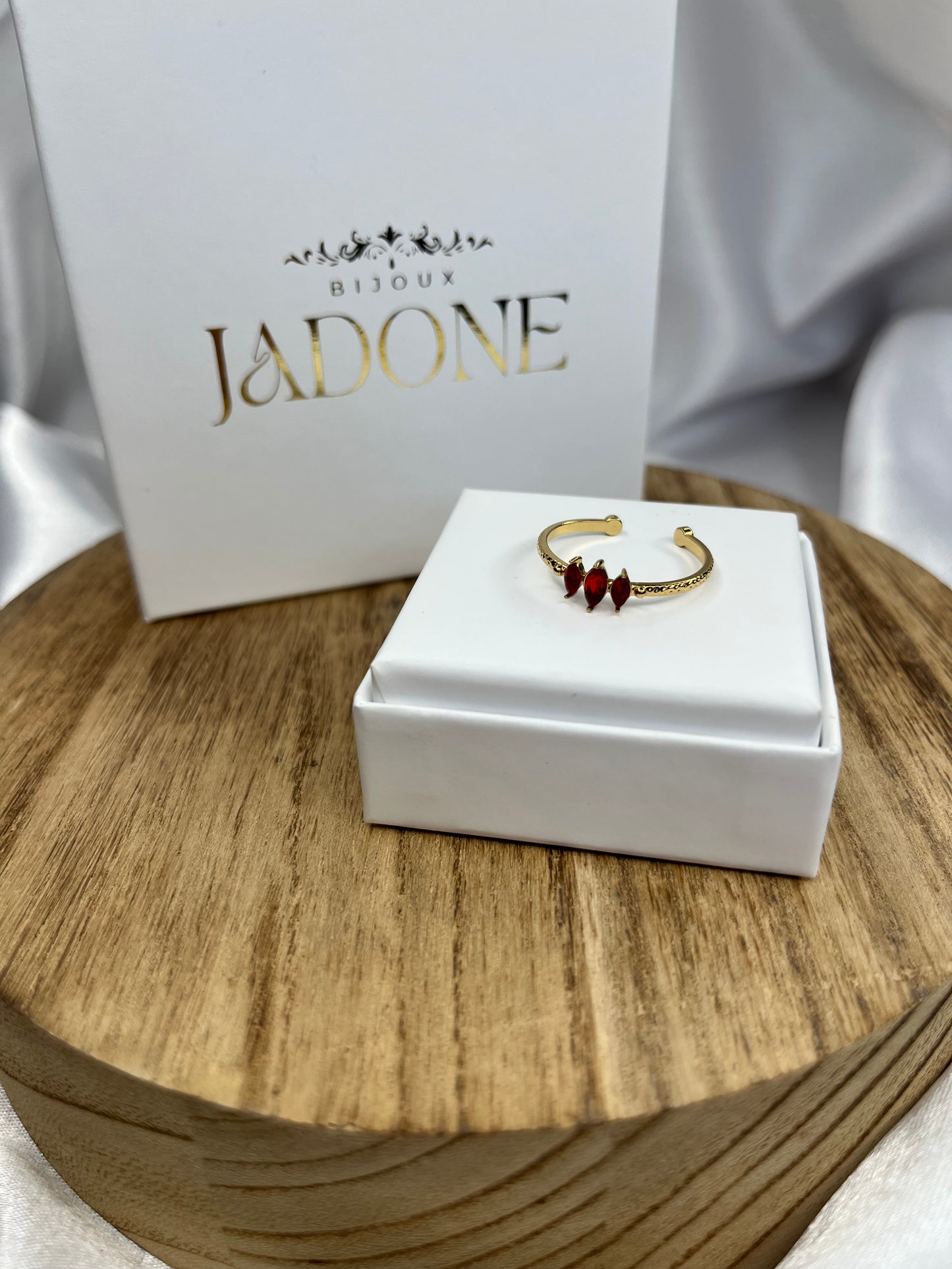 LUNA l bague ajustable doré cristaux rouge
