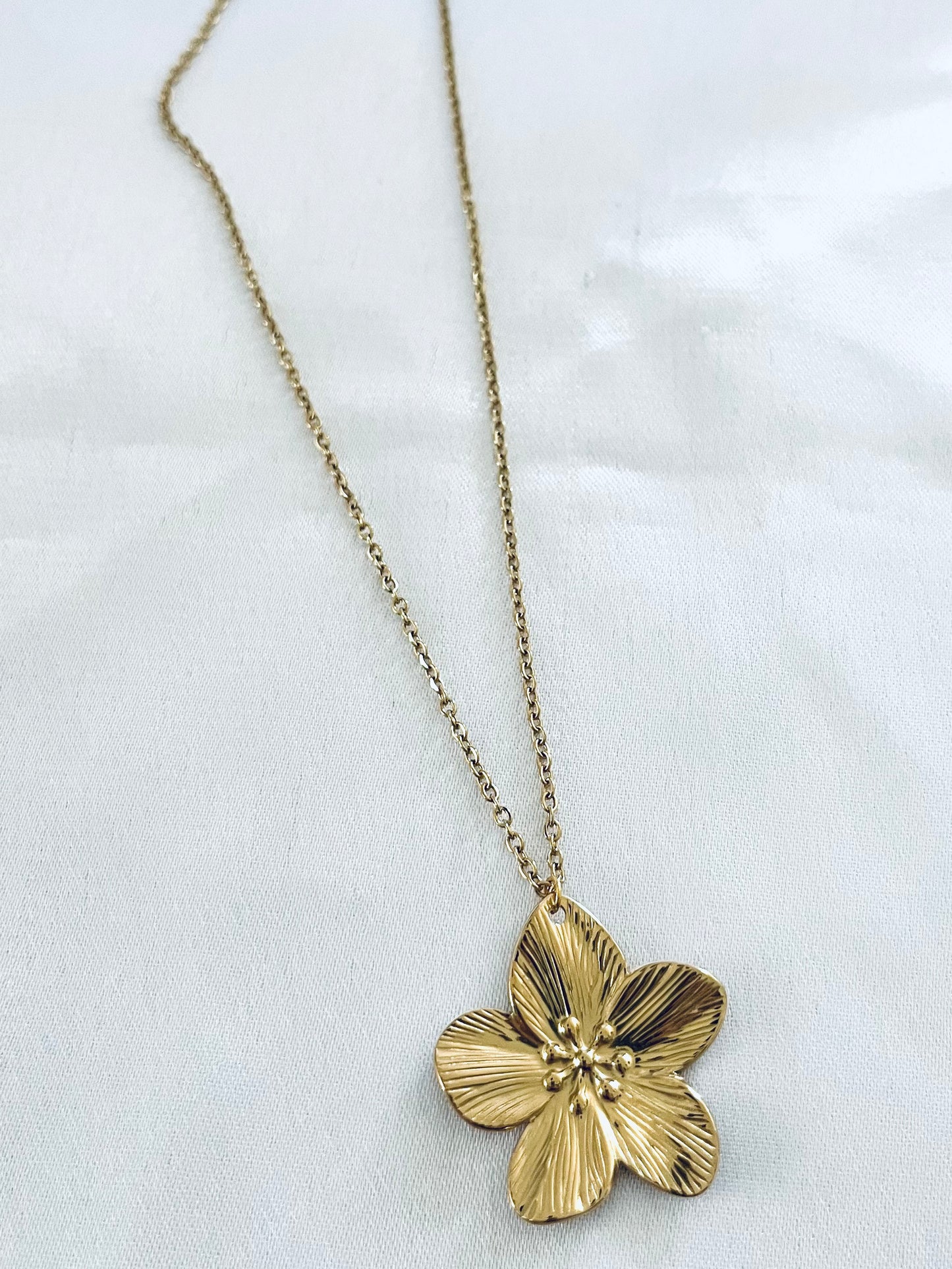 MALONA l Collier doré fleur