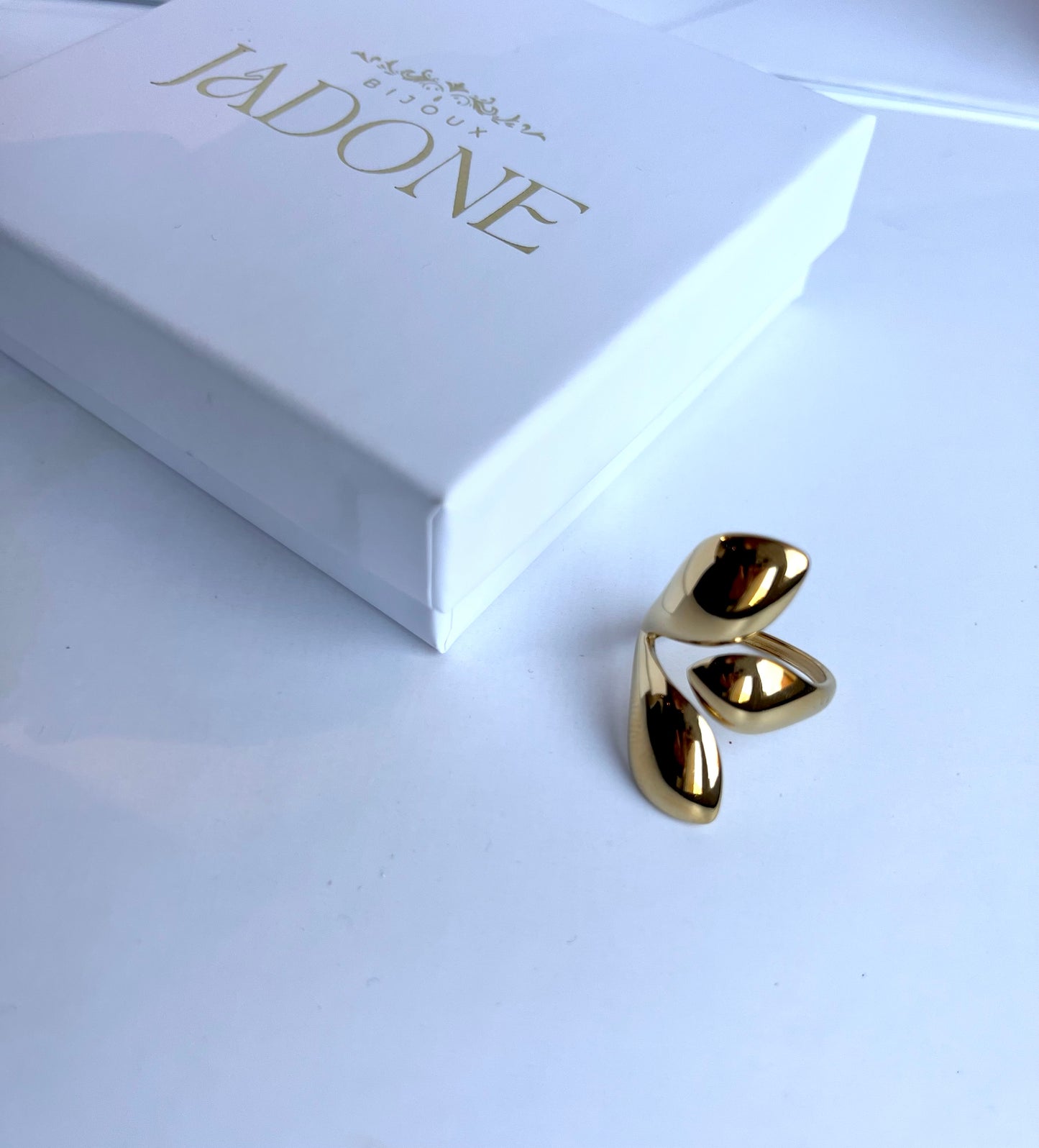 Ines l Bague ajustable fleur dorée