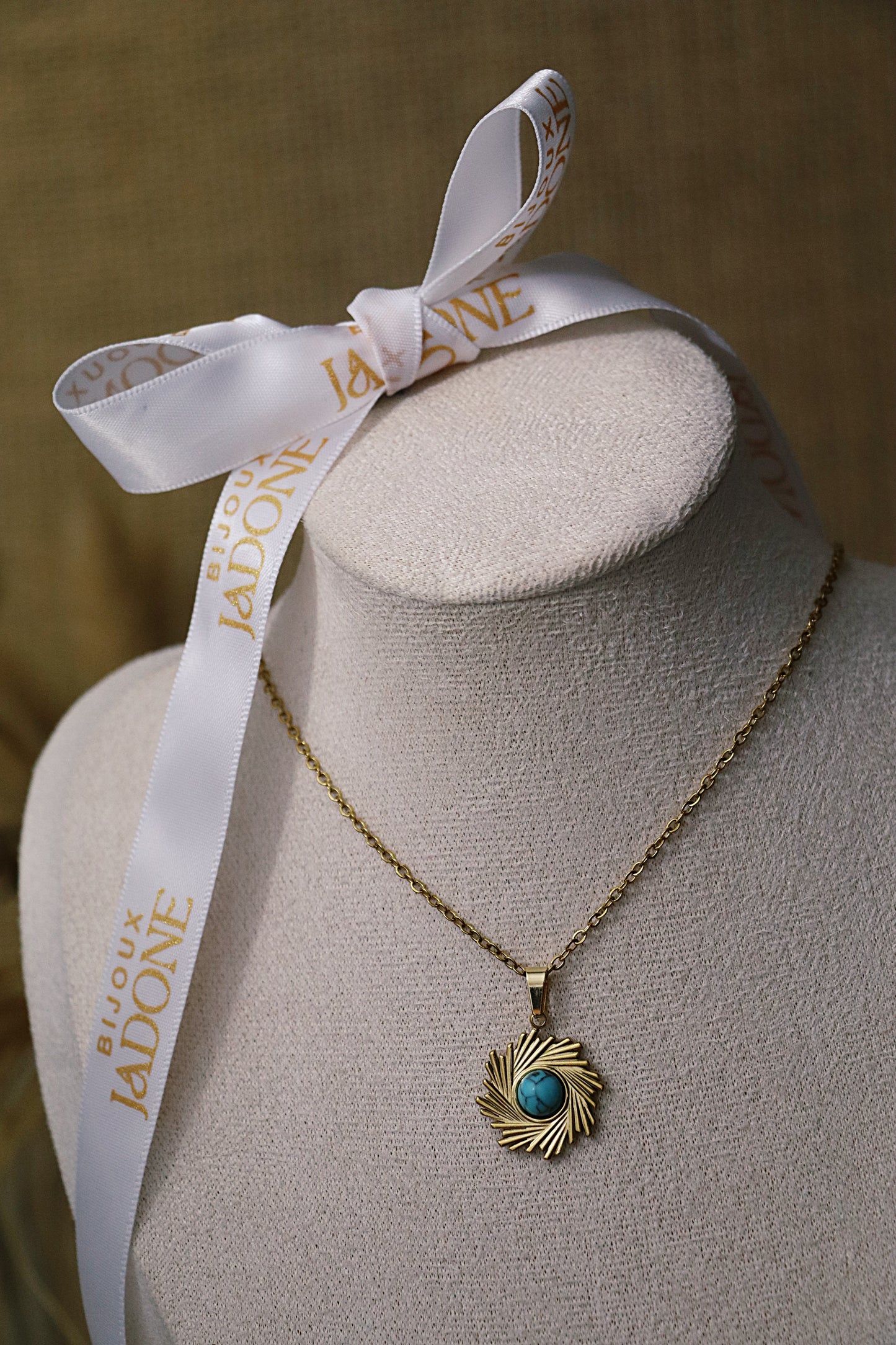 INA l Collier doré pierre bleu azur
