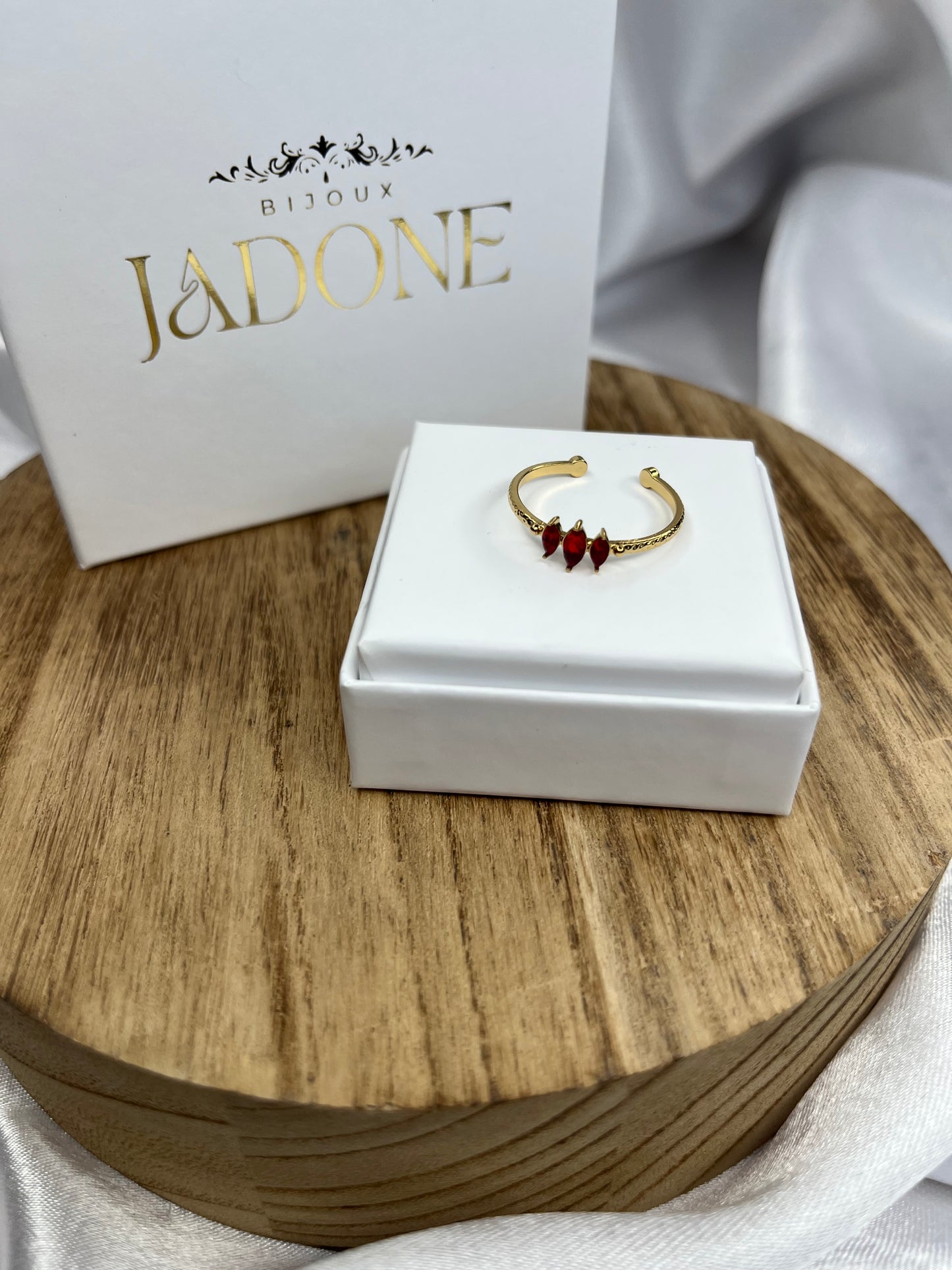 LUNA l bague ajustable doré cristaux rouge