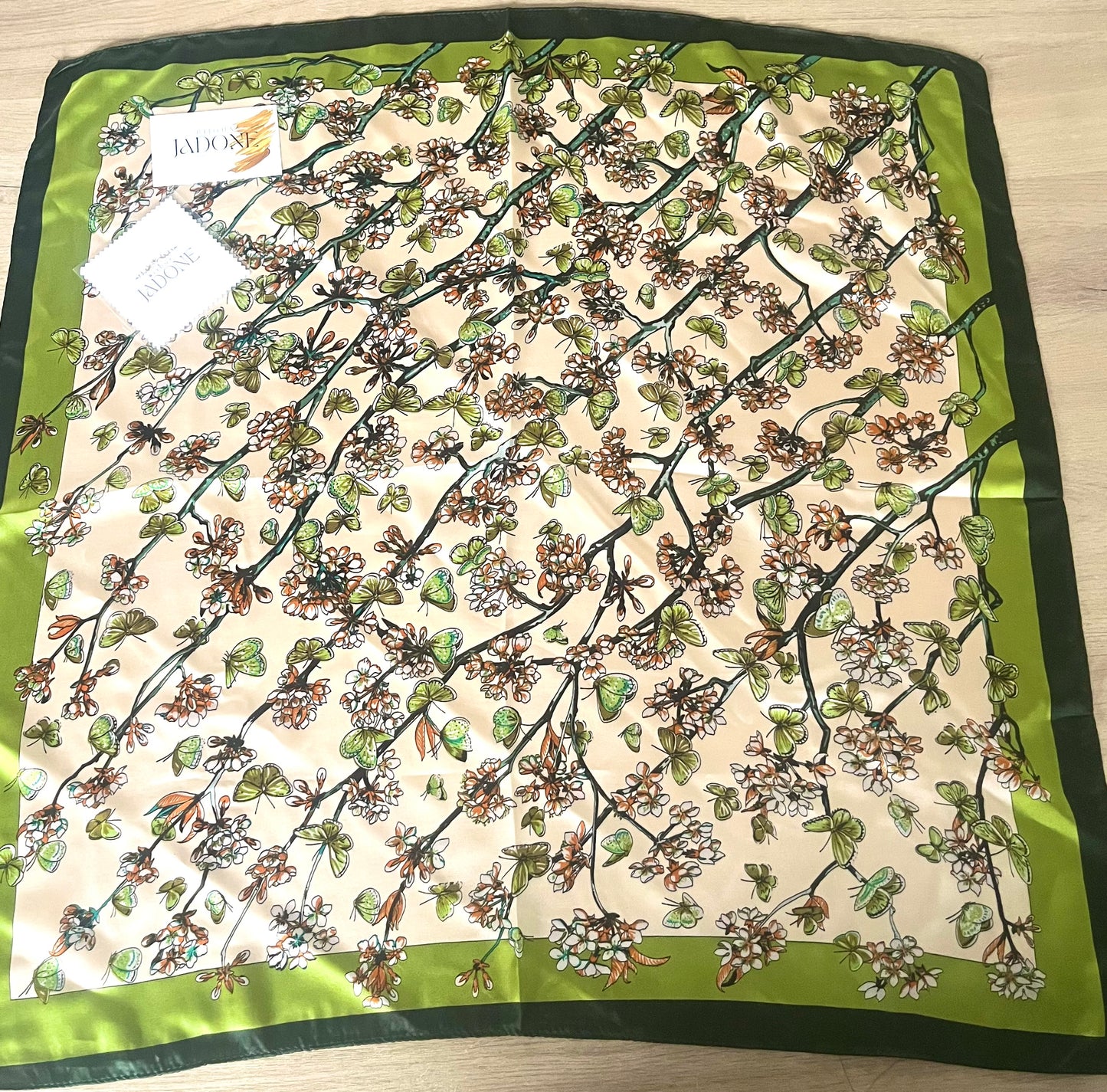 Danse l Foulard vert carré