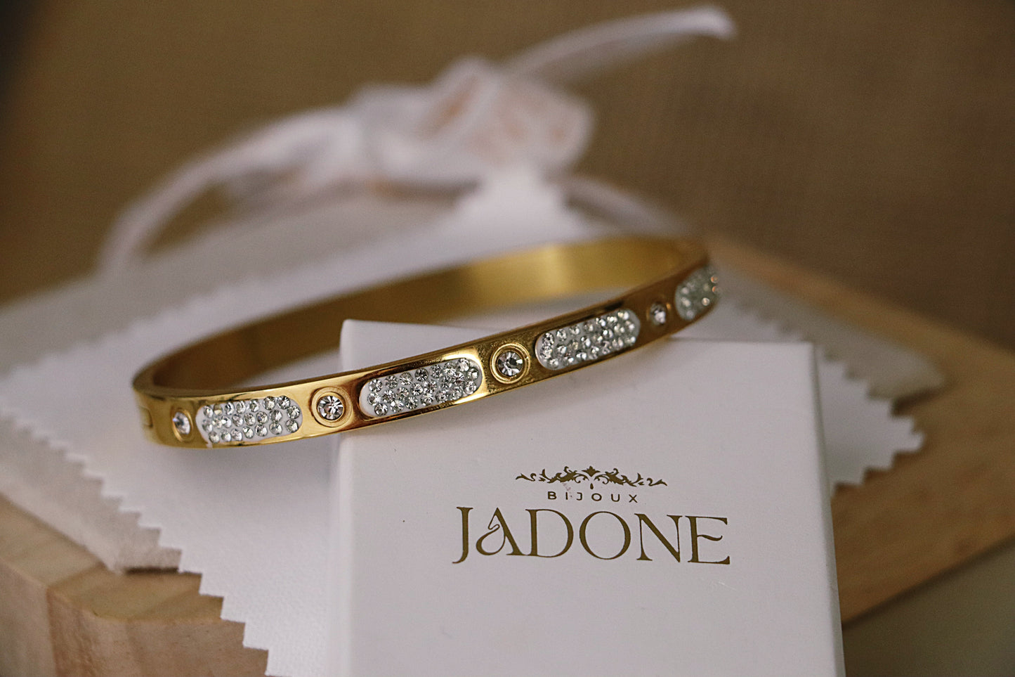 CORÉ l Bracelet jonc doré en acier inoxydable et strass