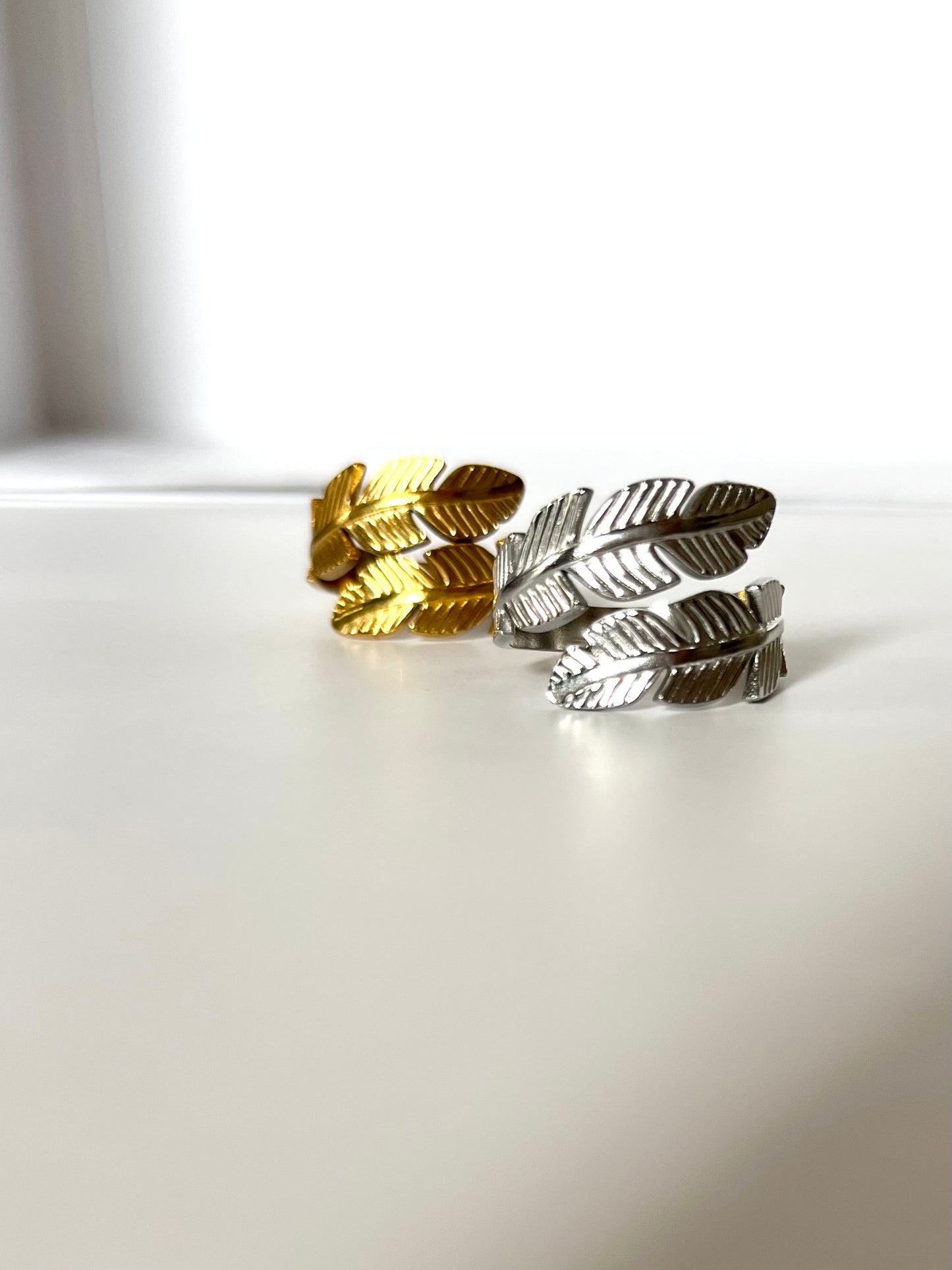 NOUR l Bague feuille ajustable dorée ou argentée