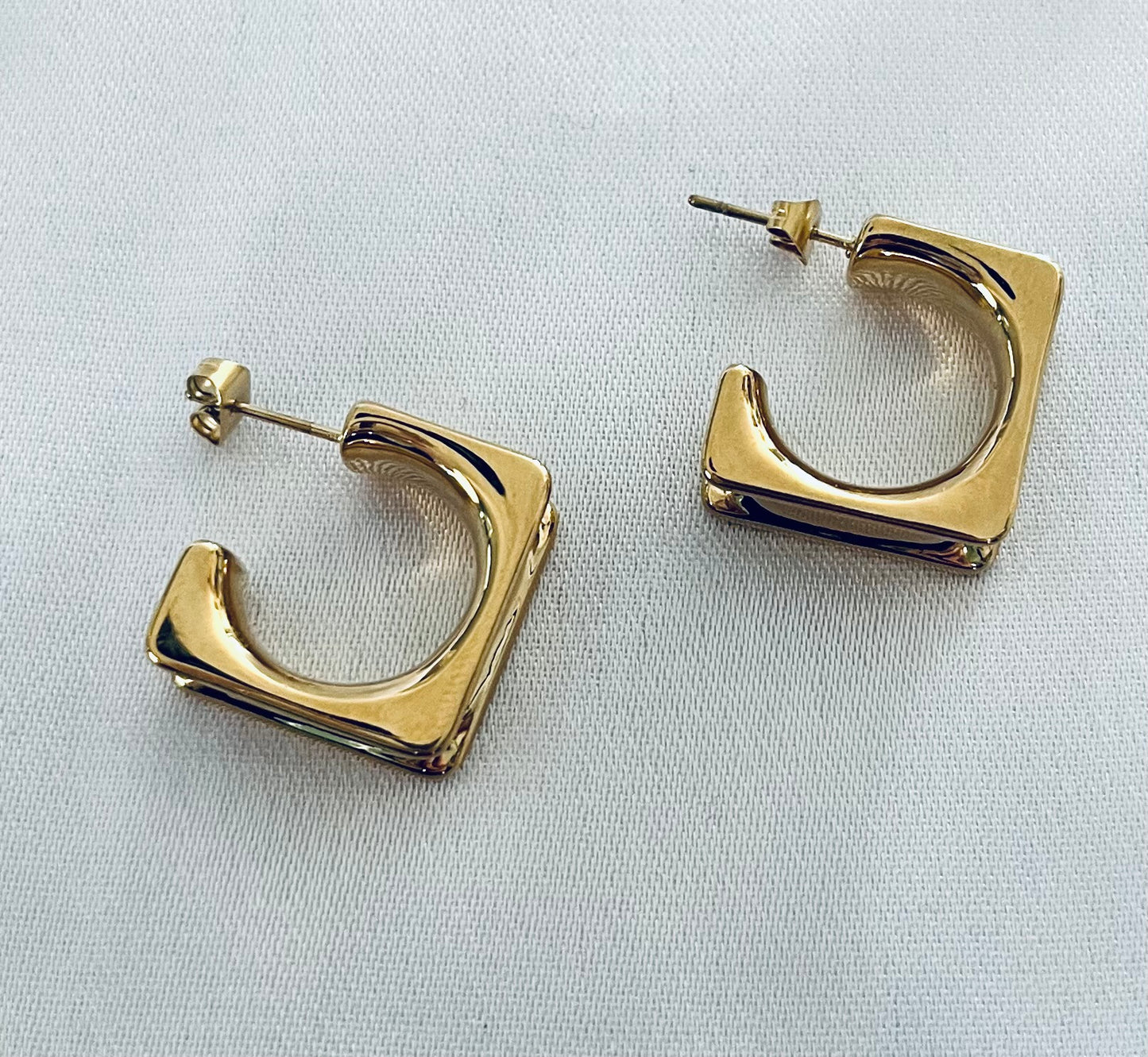 LOLITA l Boucles d'oreilles dorées