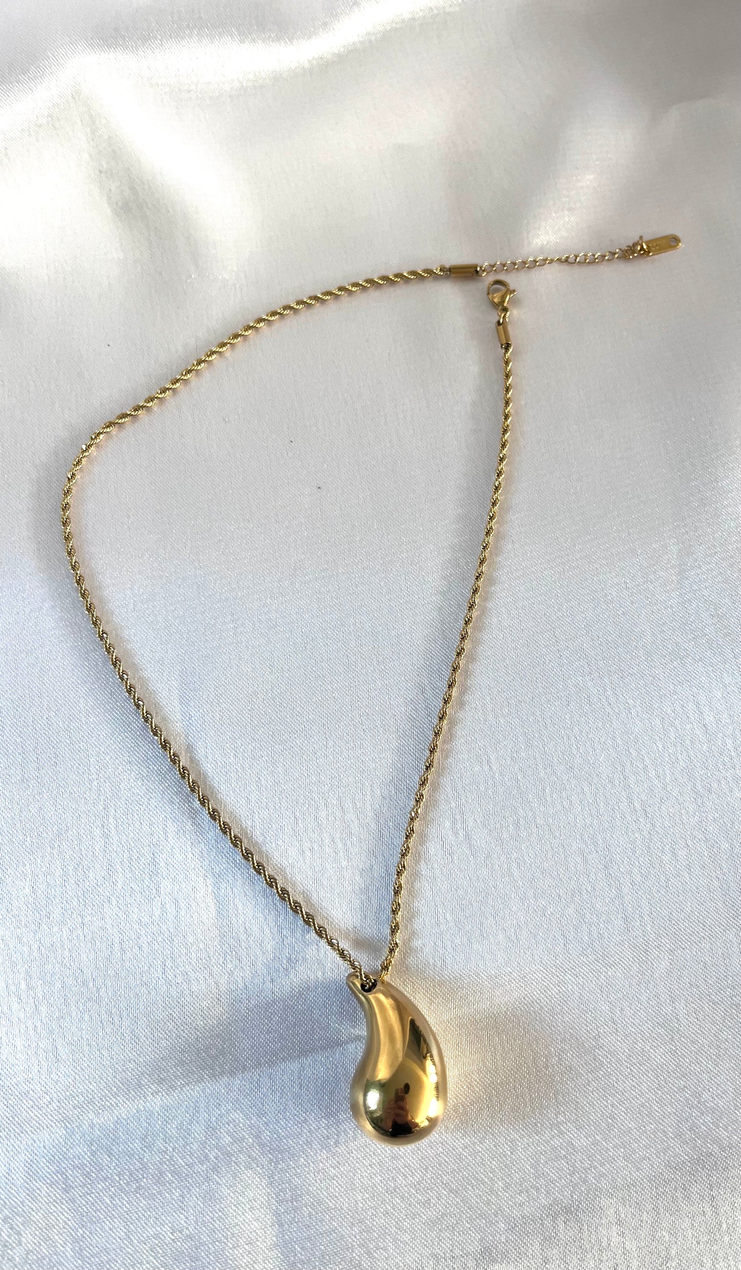 NINA l Collier goûte doré en acier inoxydable