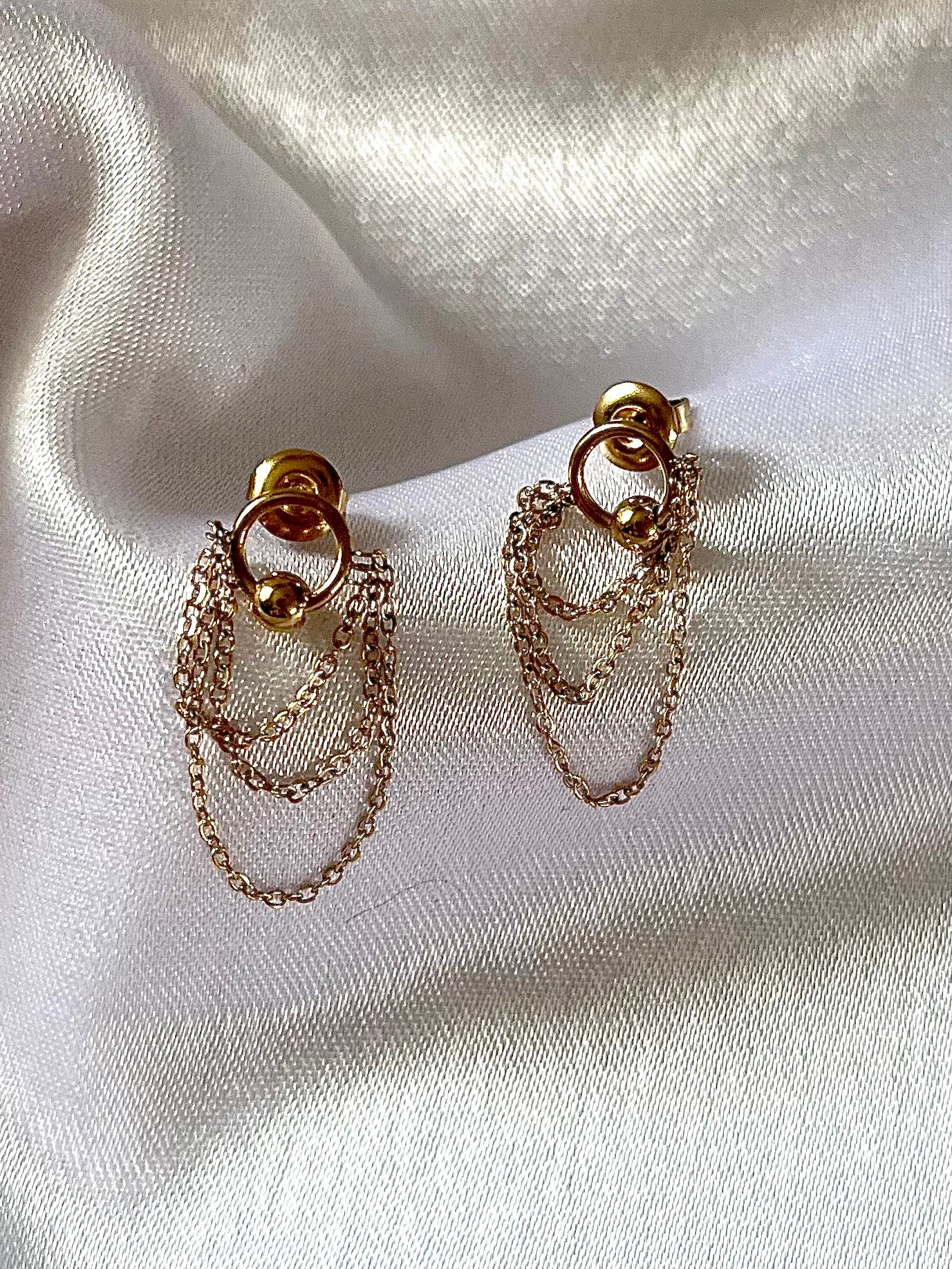 ODA l Boucles d'oreilles triple chaînette dorées ou argentées en acier inoxydable
