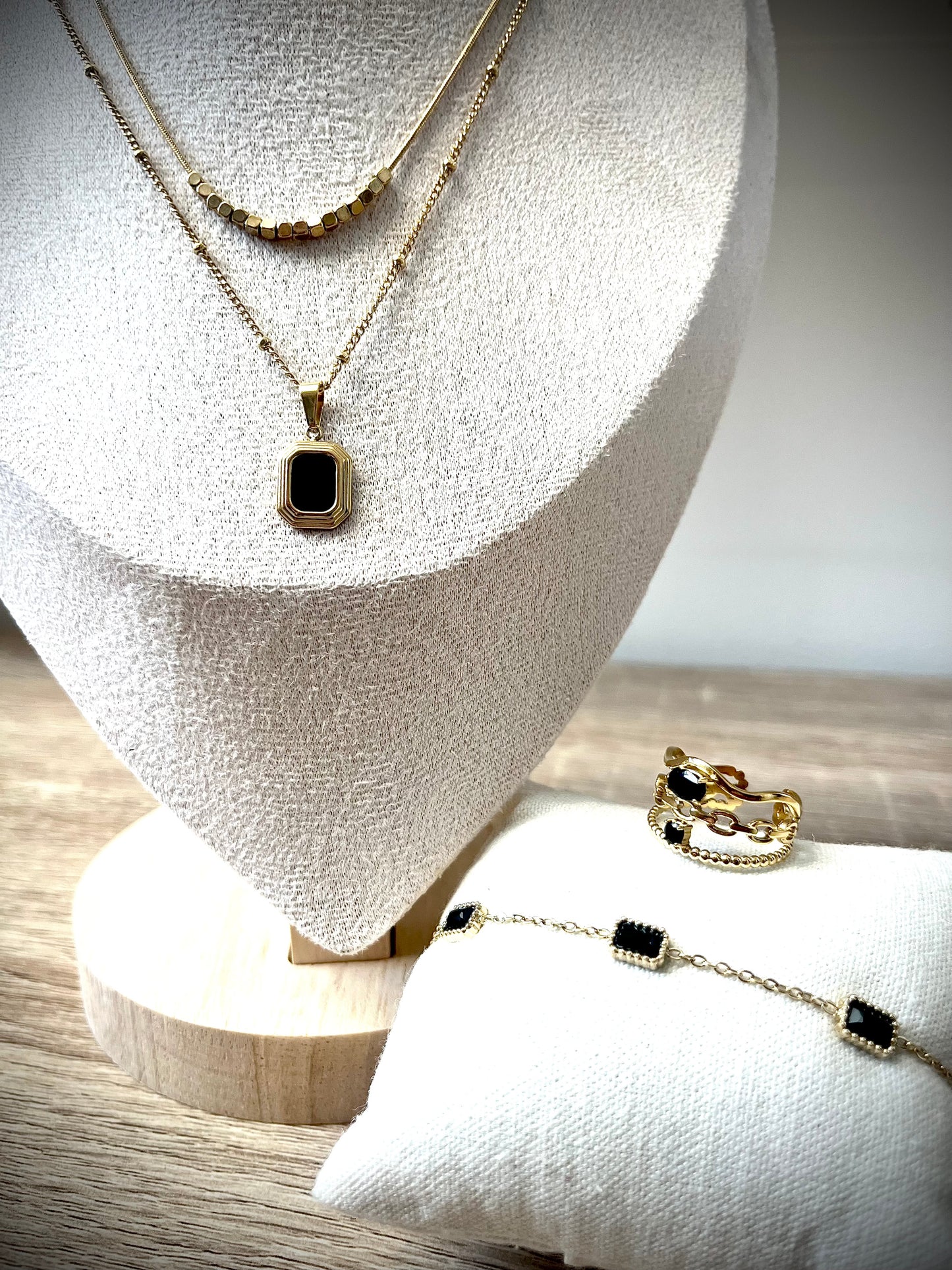 SELEDI l Double collier doré et noir