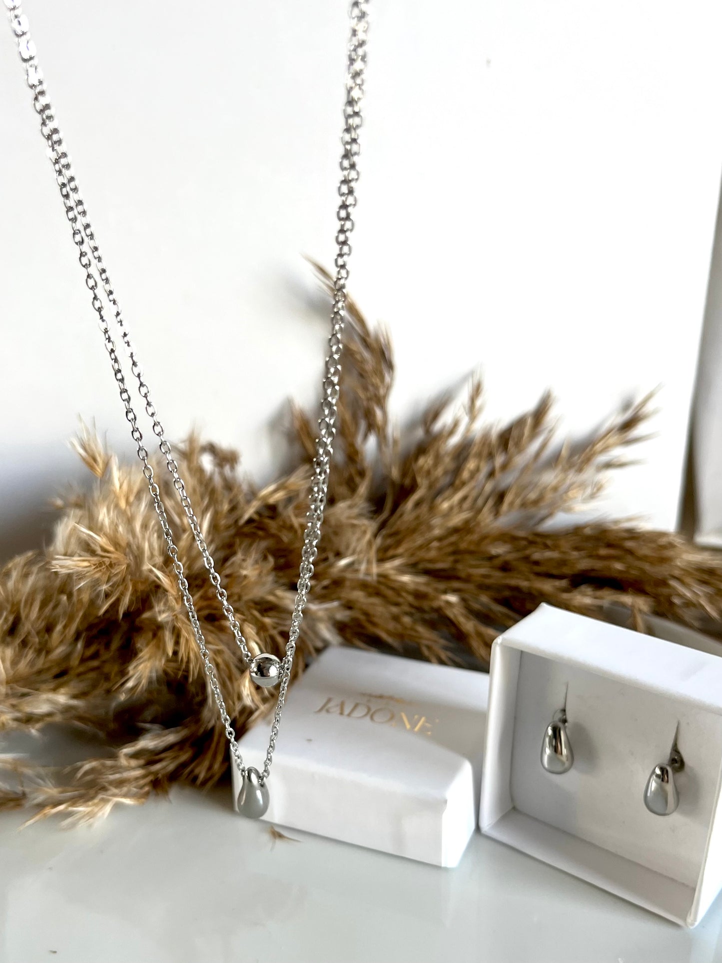 CARINE l Boucles d'oreilles et/ou collier petite gouttelette doré ou argenté