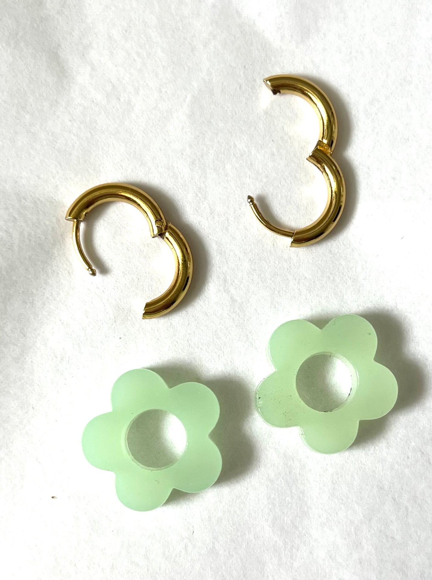 Pampille l créoles dorées et sa fleur verte anis