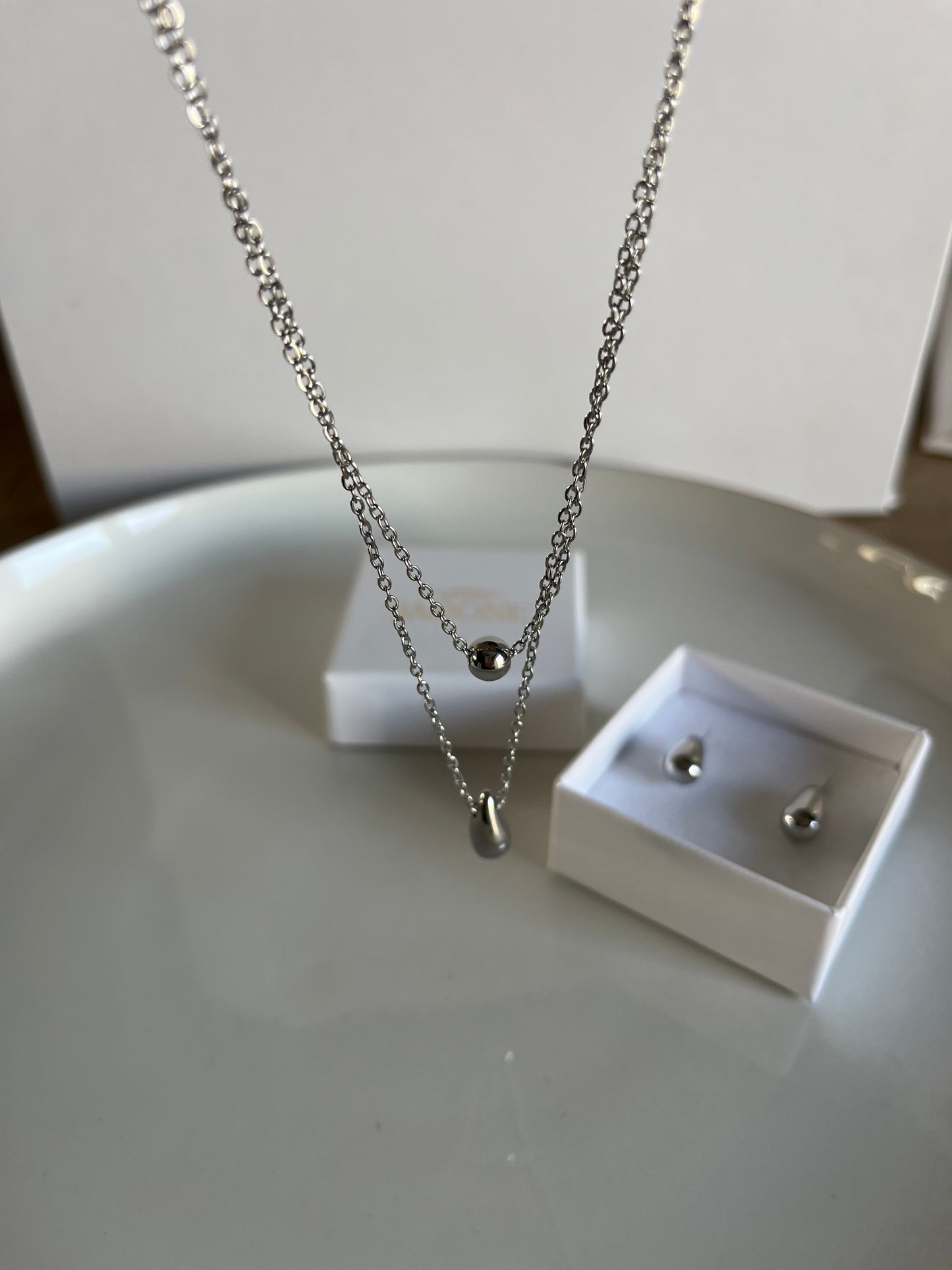 CARINE l Boucles d'oreilles et/ou collier petite gouttelette doré ou argenté