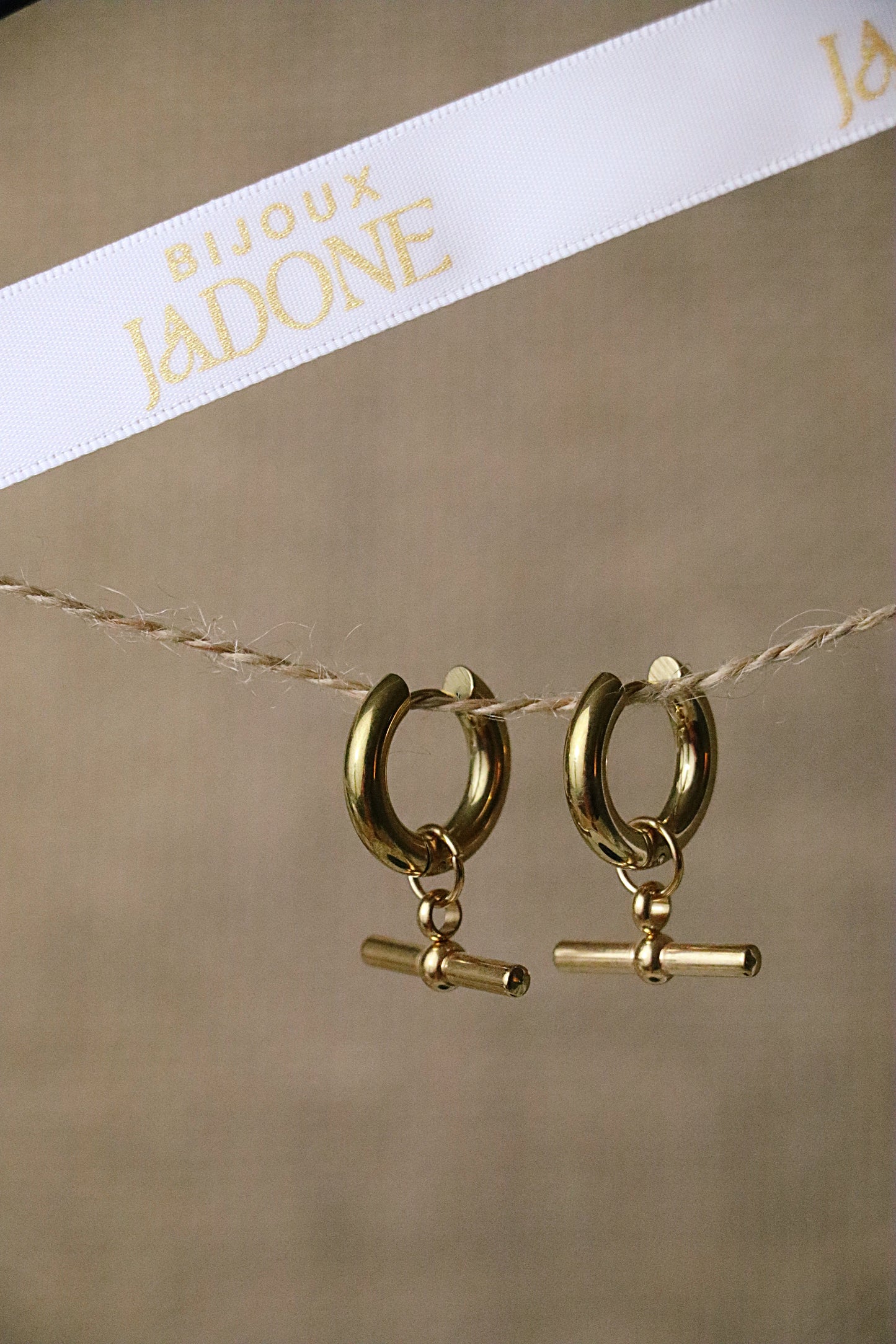 MOERA l Boucles d'oreilles dorées en acier inoxydable