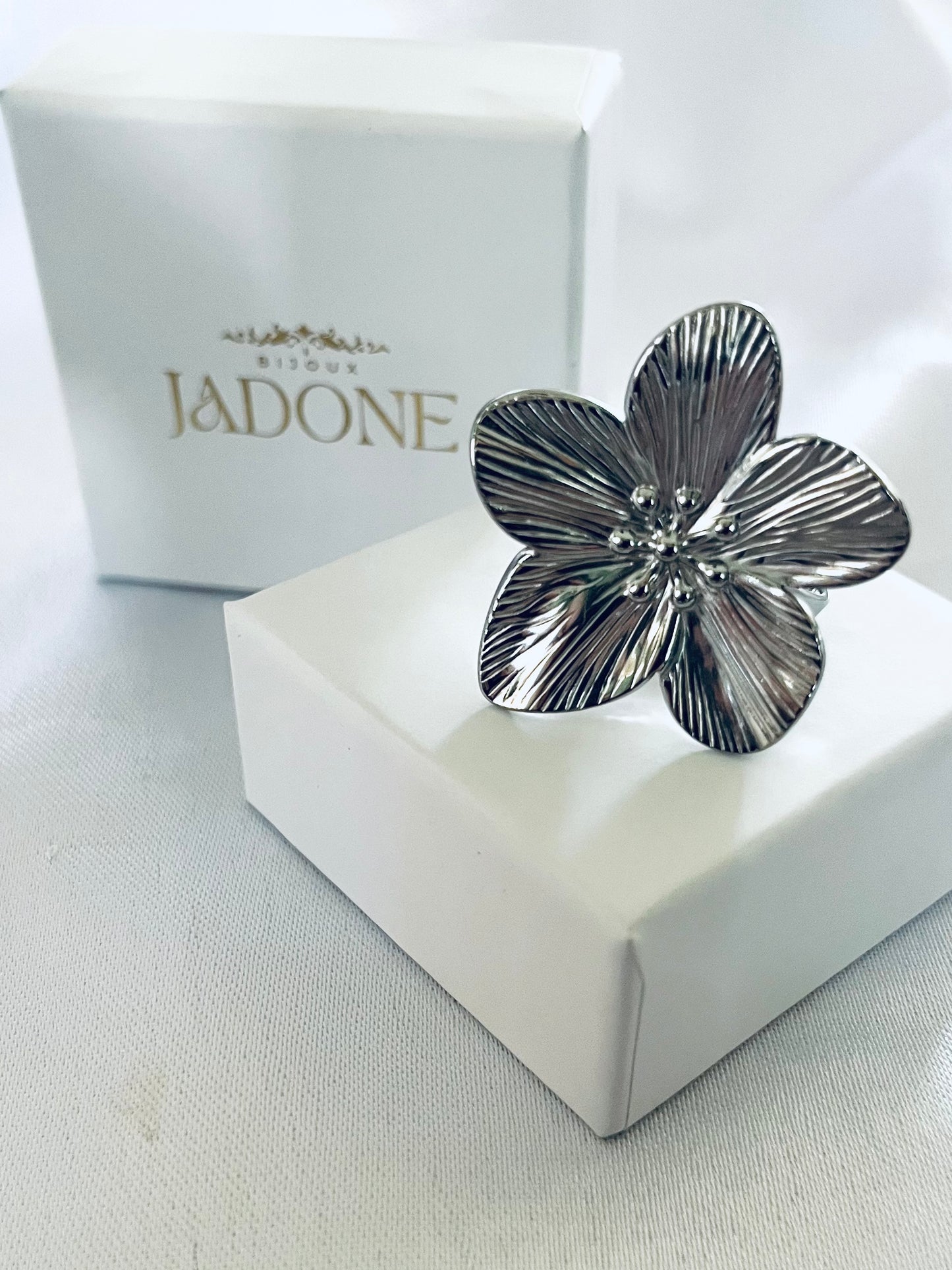 MALONA l Bague fleur dorée ou argentée