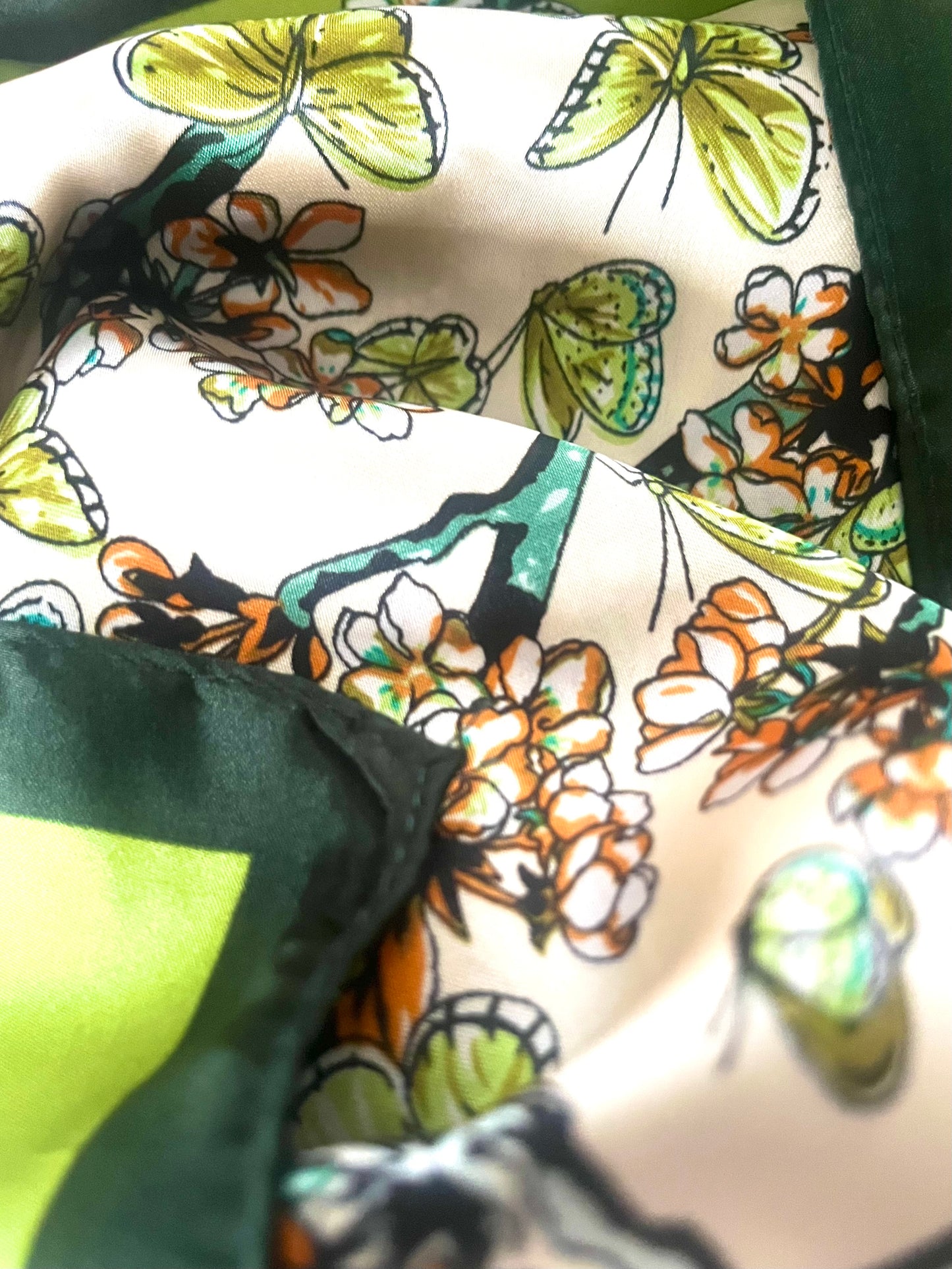 Danse l Foulard vert carré