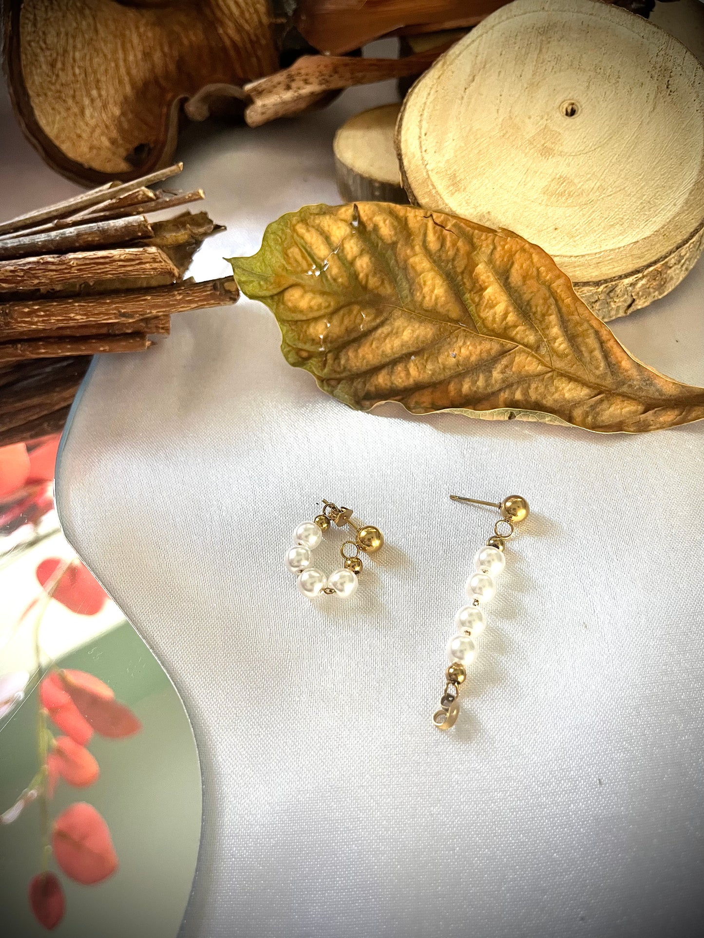 NICOLA l Boucles d'oreilles à perles blanche