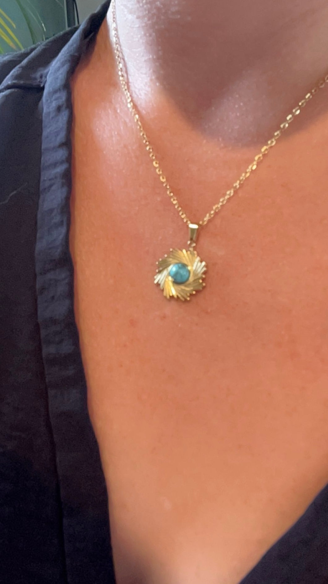INA l Collier doré pierre bleu azur