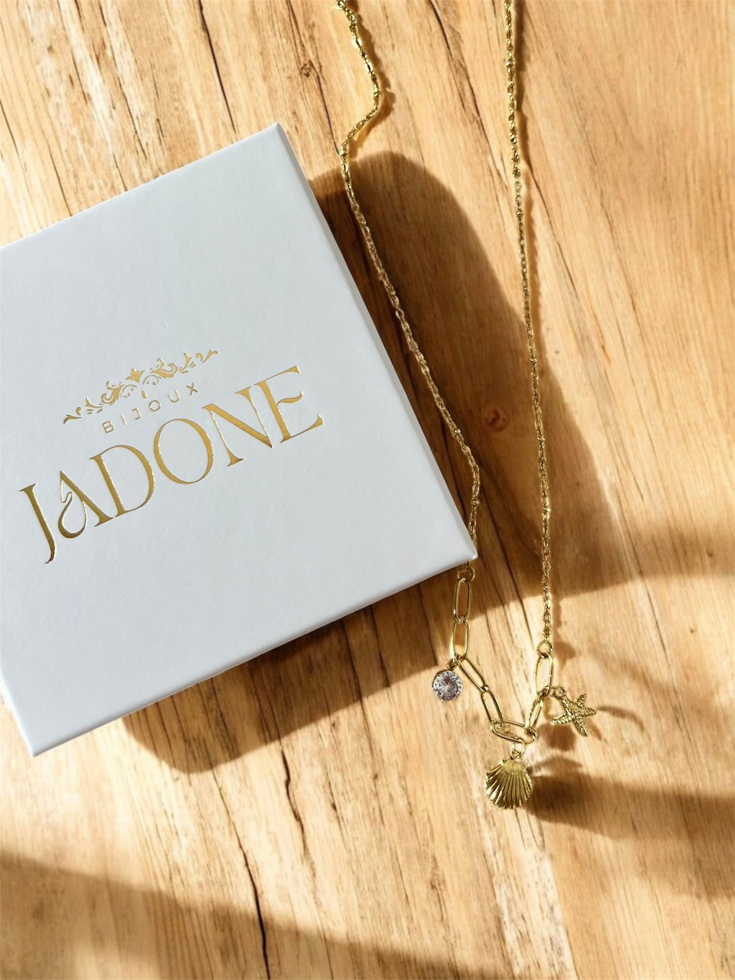 Mêla l Collier doré à breloque