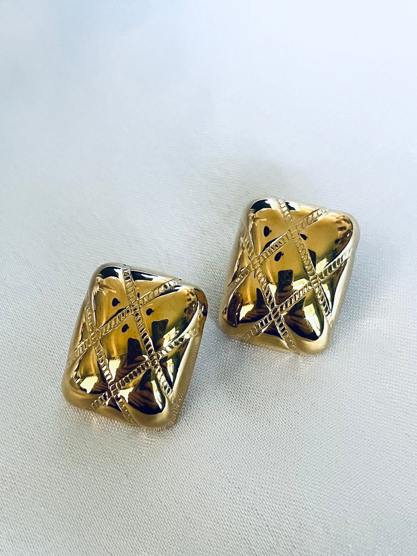 ÉMILIE l Boucles d'oreilles dorées ou argentées