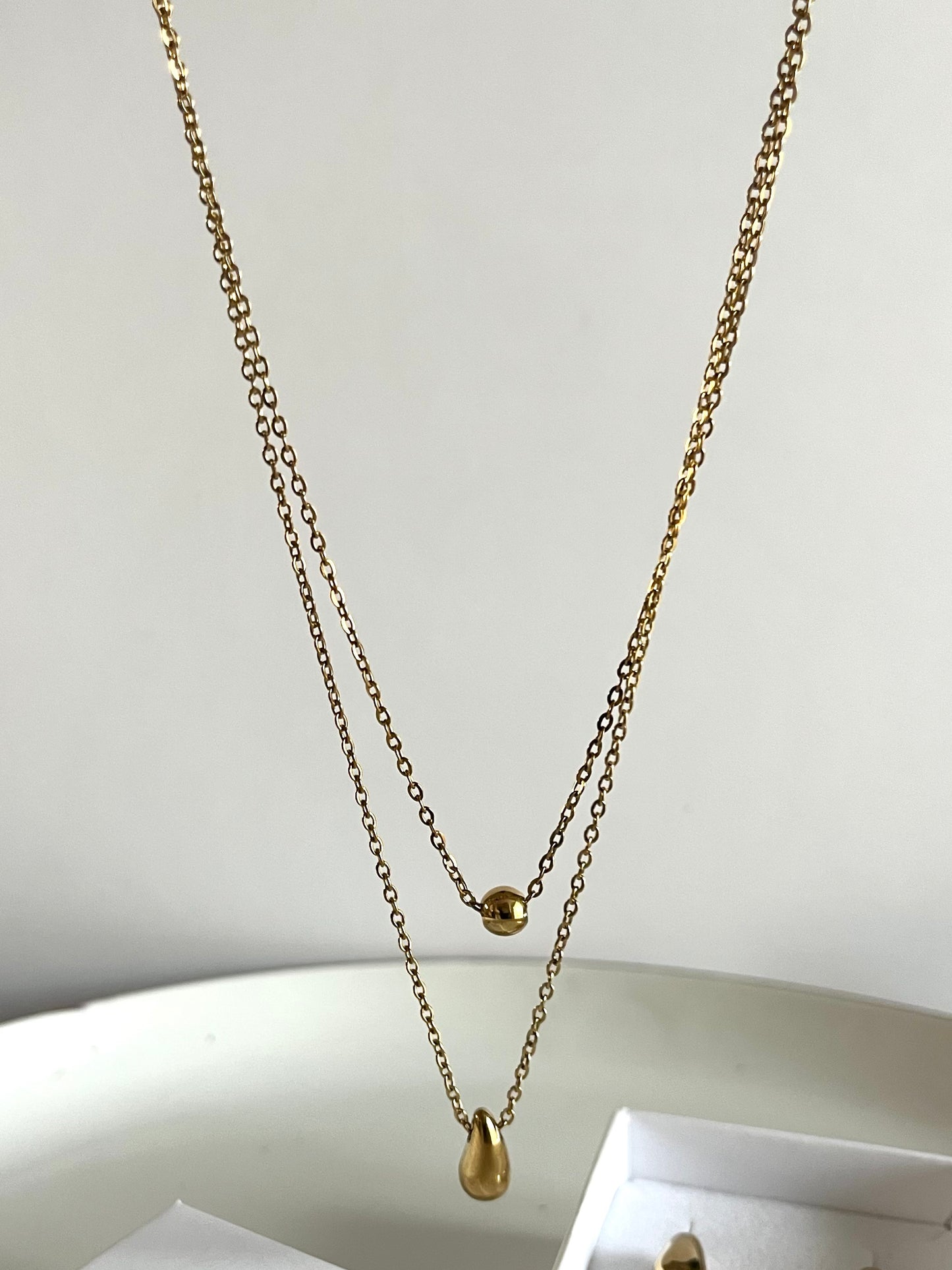 CARINE l Boucles d'oreilles et/ou collier petite gouttelette doré ou argenté