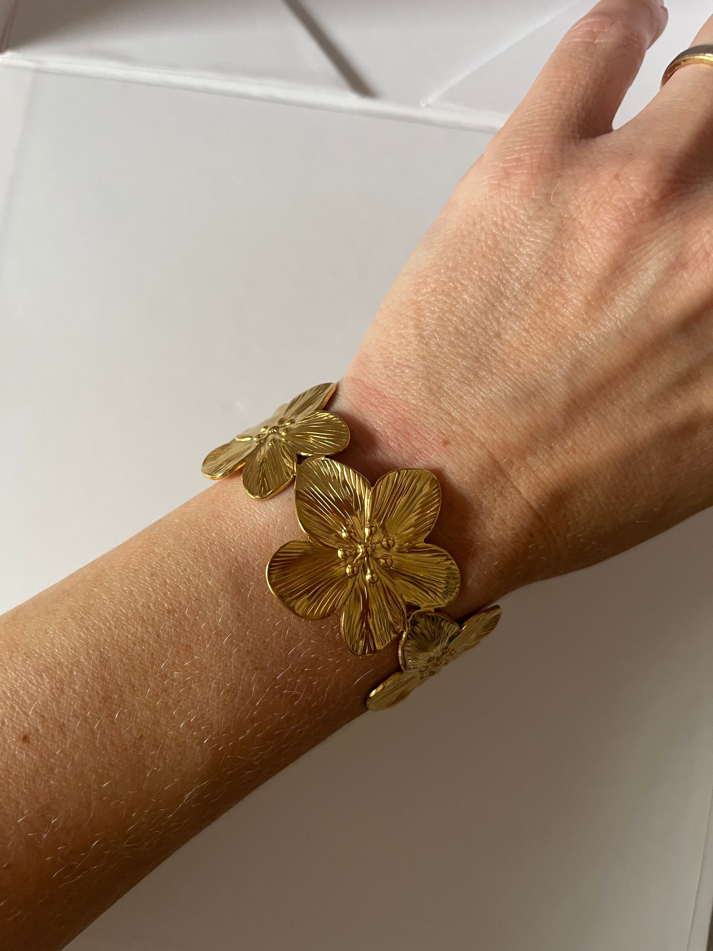 Malona l Bracelet jonc ajustable doré ou argenté