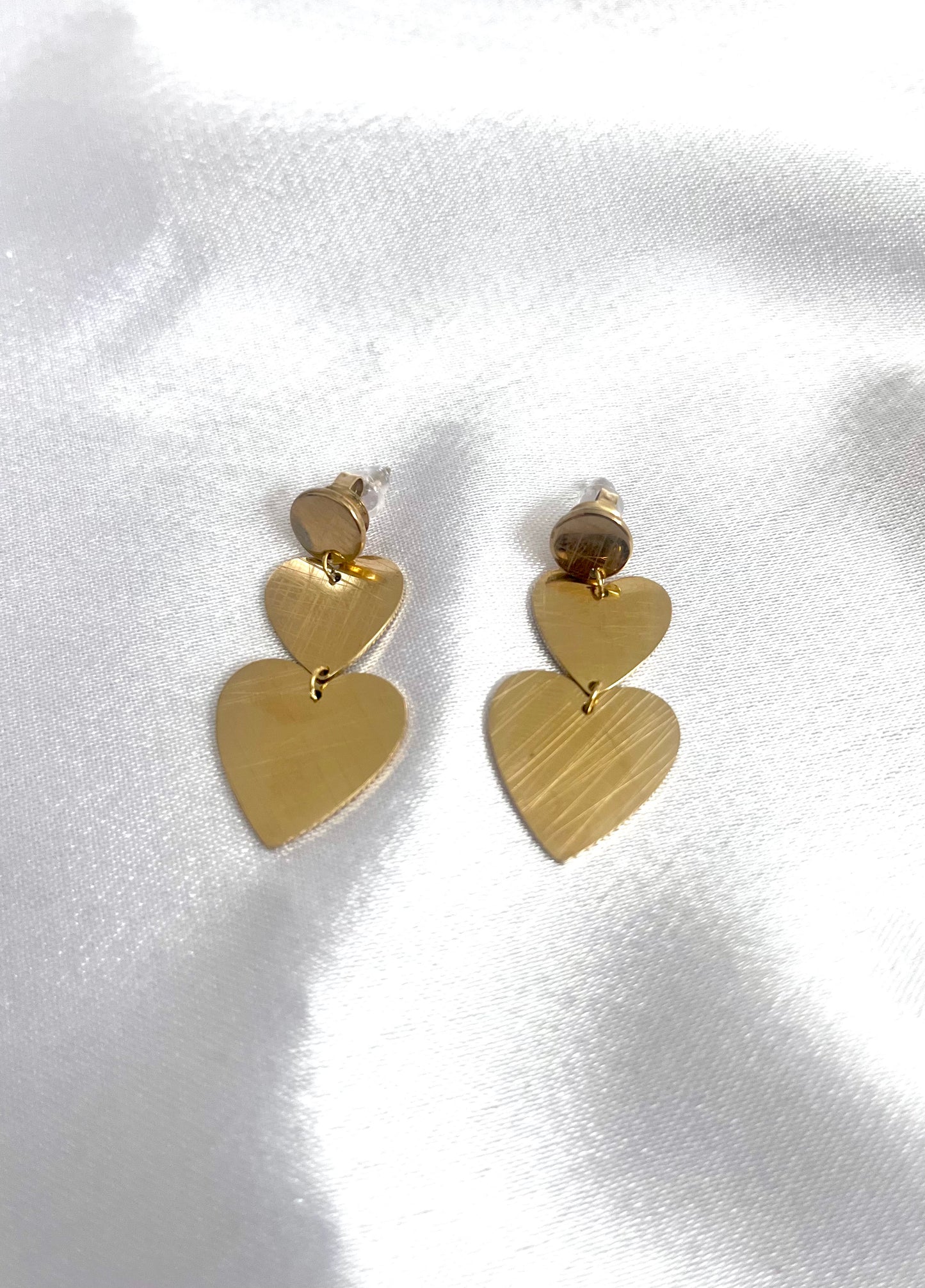 LOVE l Boucles d'oreilles pendante cœur doré en acier inoxydable