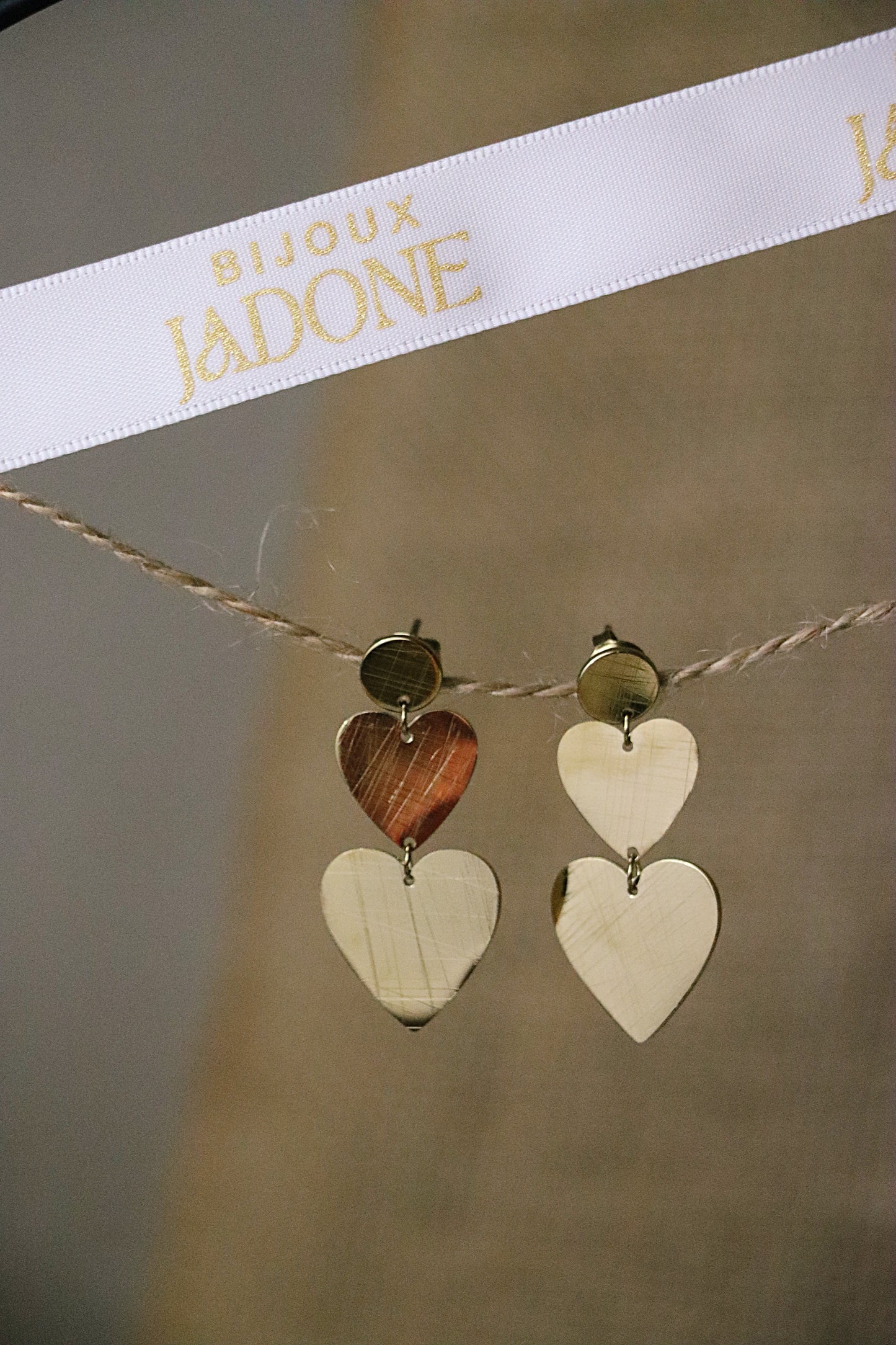 LOVE l Boucles d'oreilles pendante cœur doré en acier inoxydable