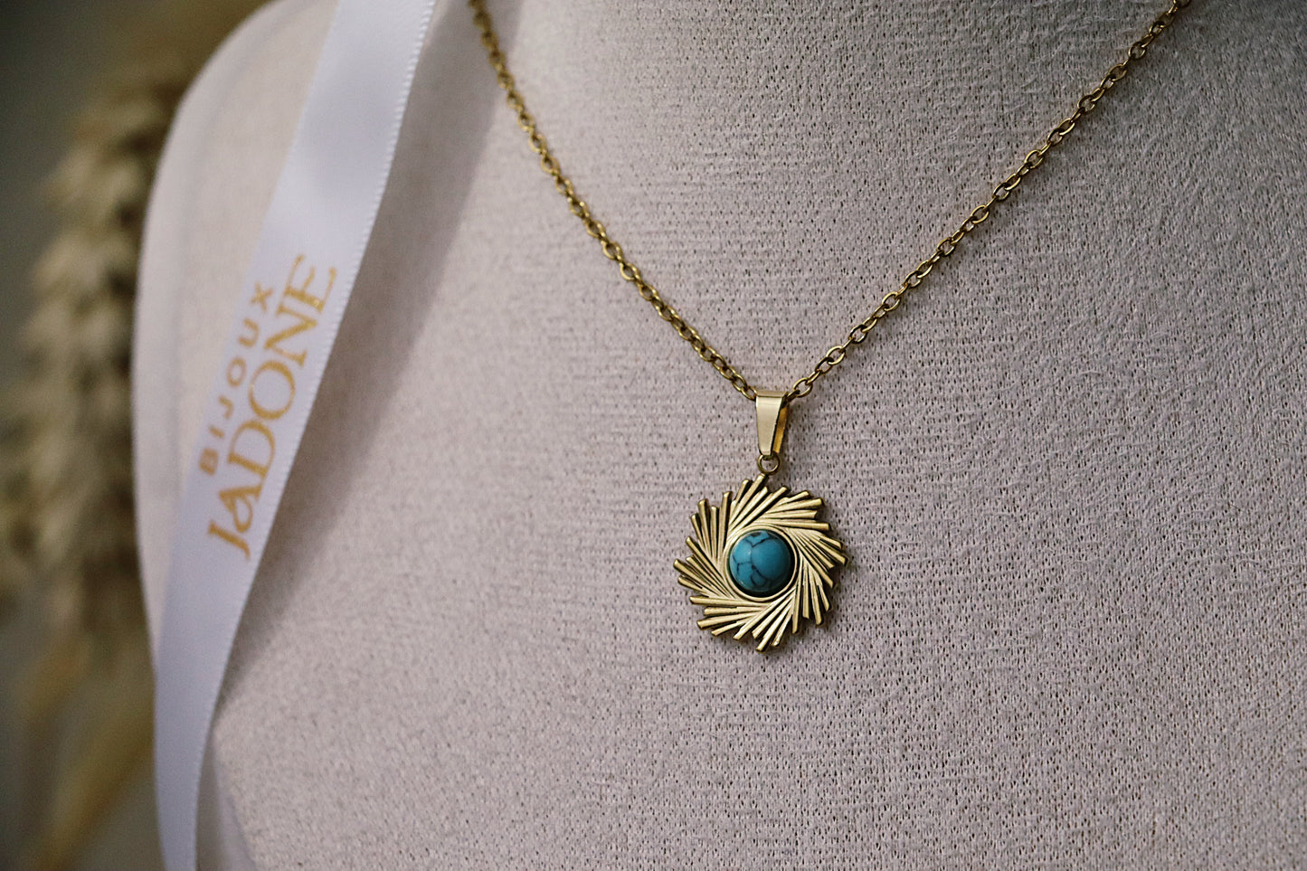 INA l Collier doré pierre bleu azur