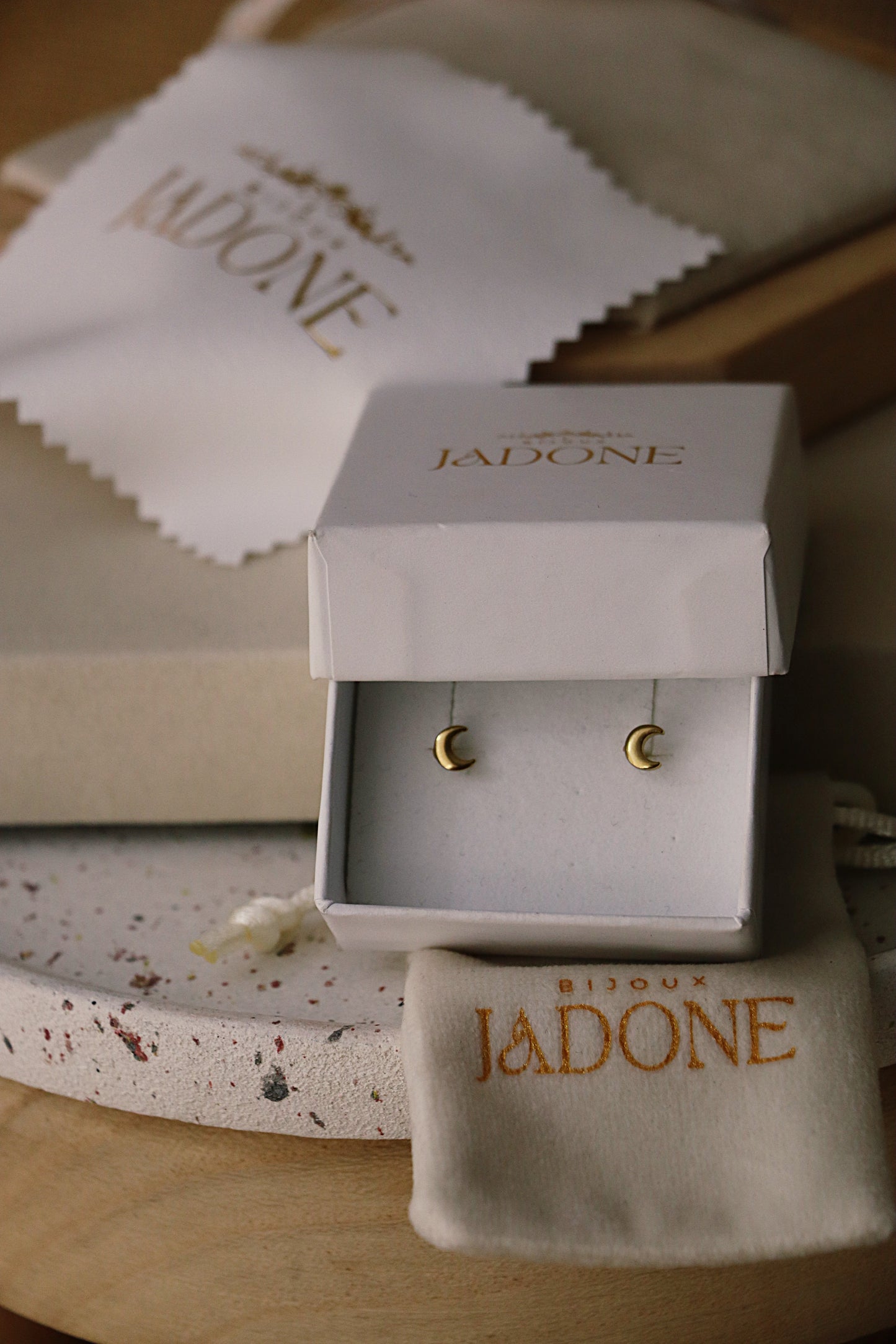 MOON l Boucles d'oreilles dorées en acier inoxydable