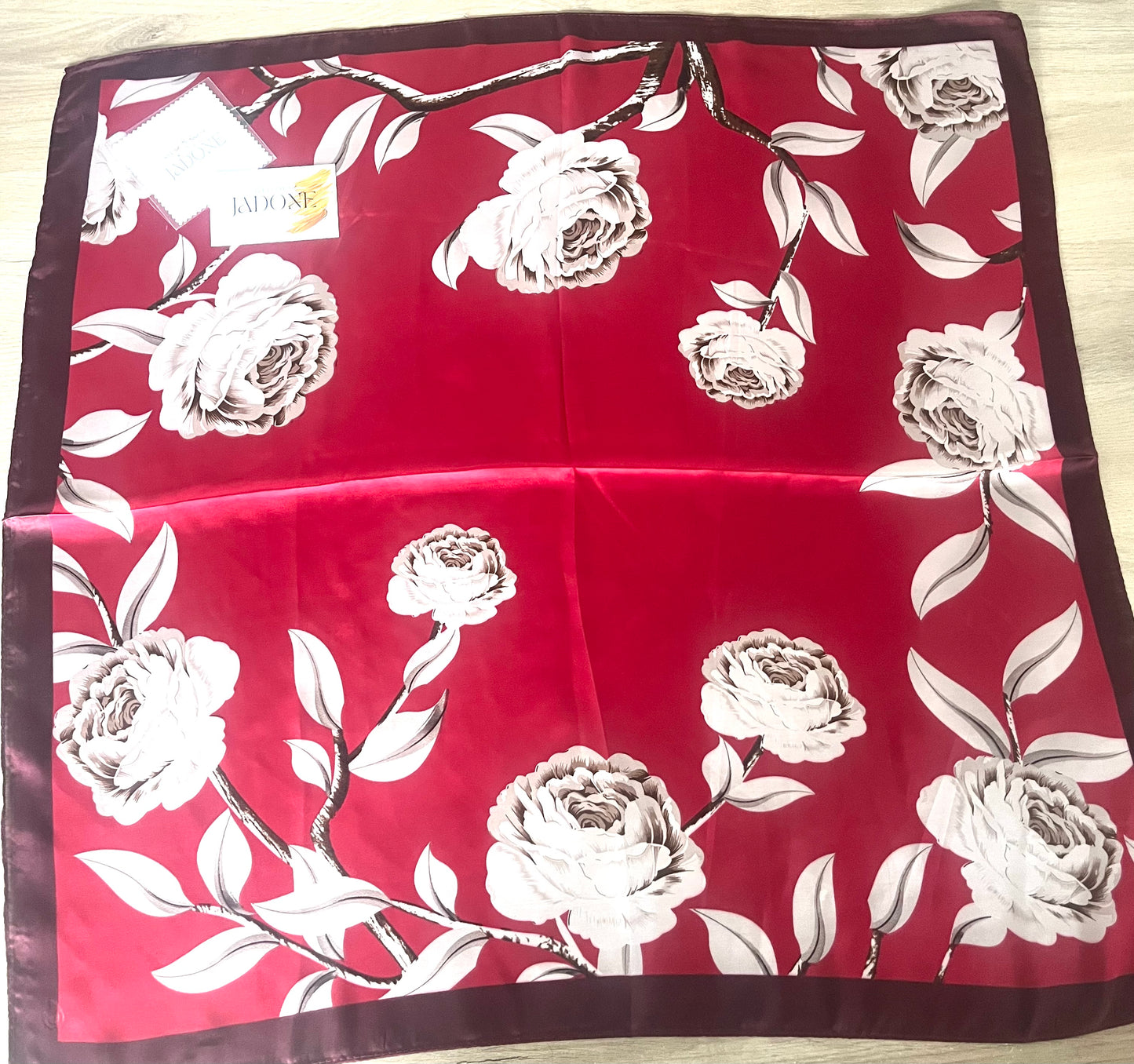 Beauté l Foulard rouge carré