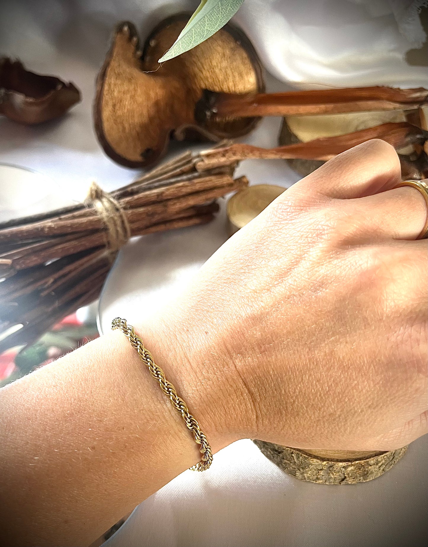 MANI l Bracelet doré torsadé