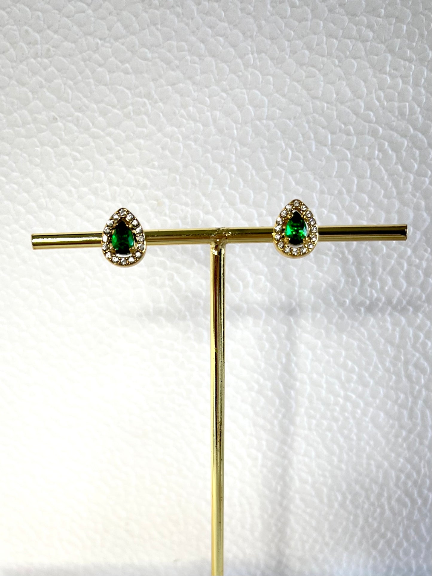 Soraya l boucles d'oreilles dorées et ses pierres verte blanche bleu ou noire