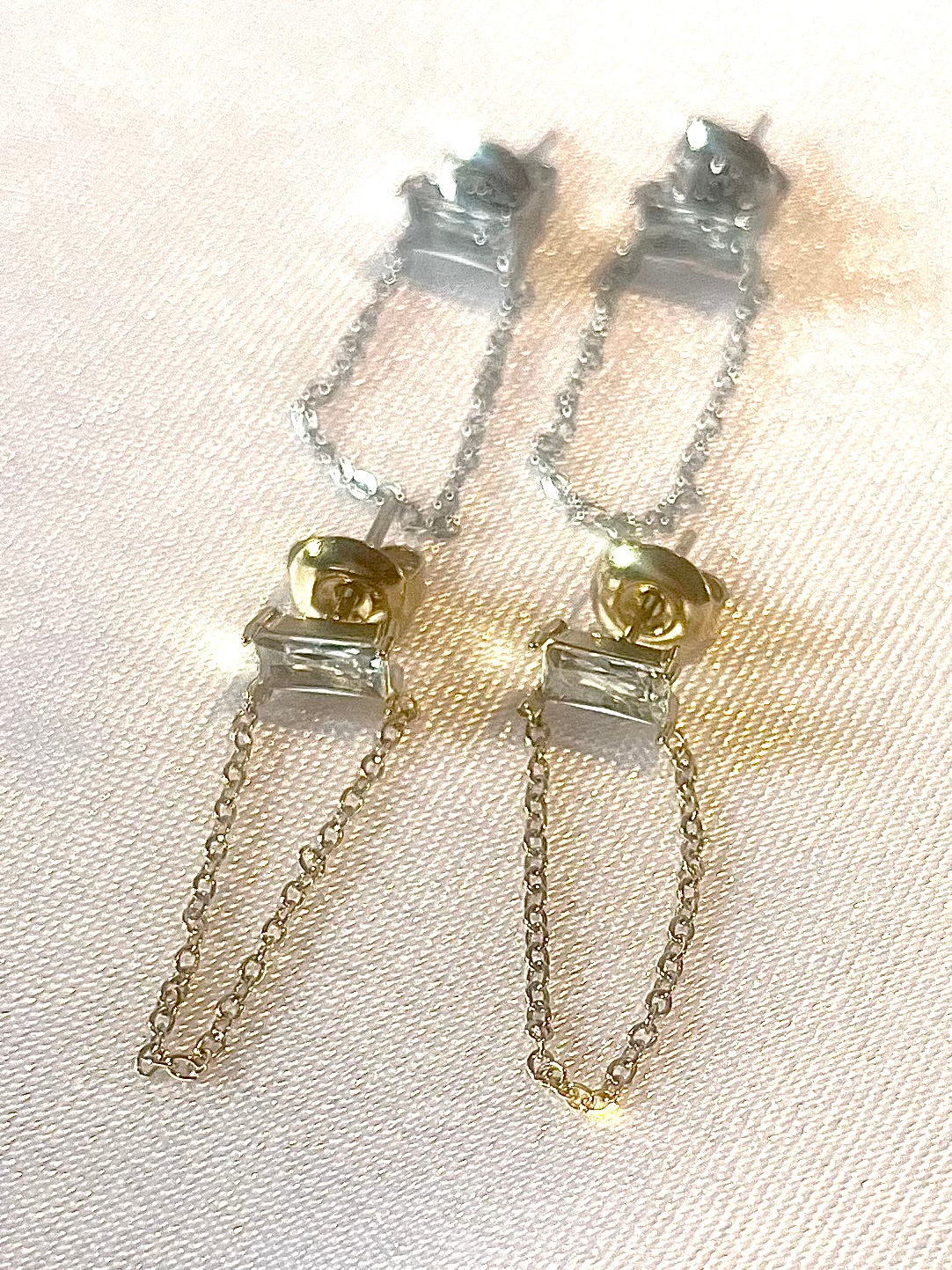 PRIME l Boucles d'oreilles dorées ou argentées avec chaînette